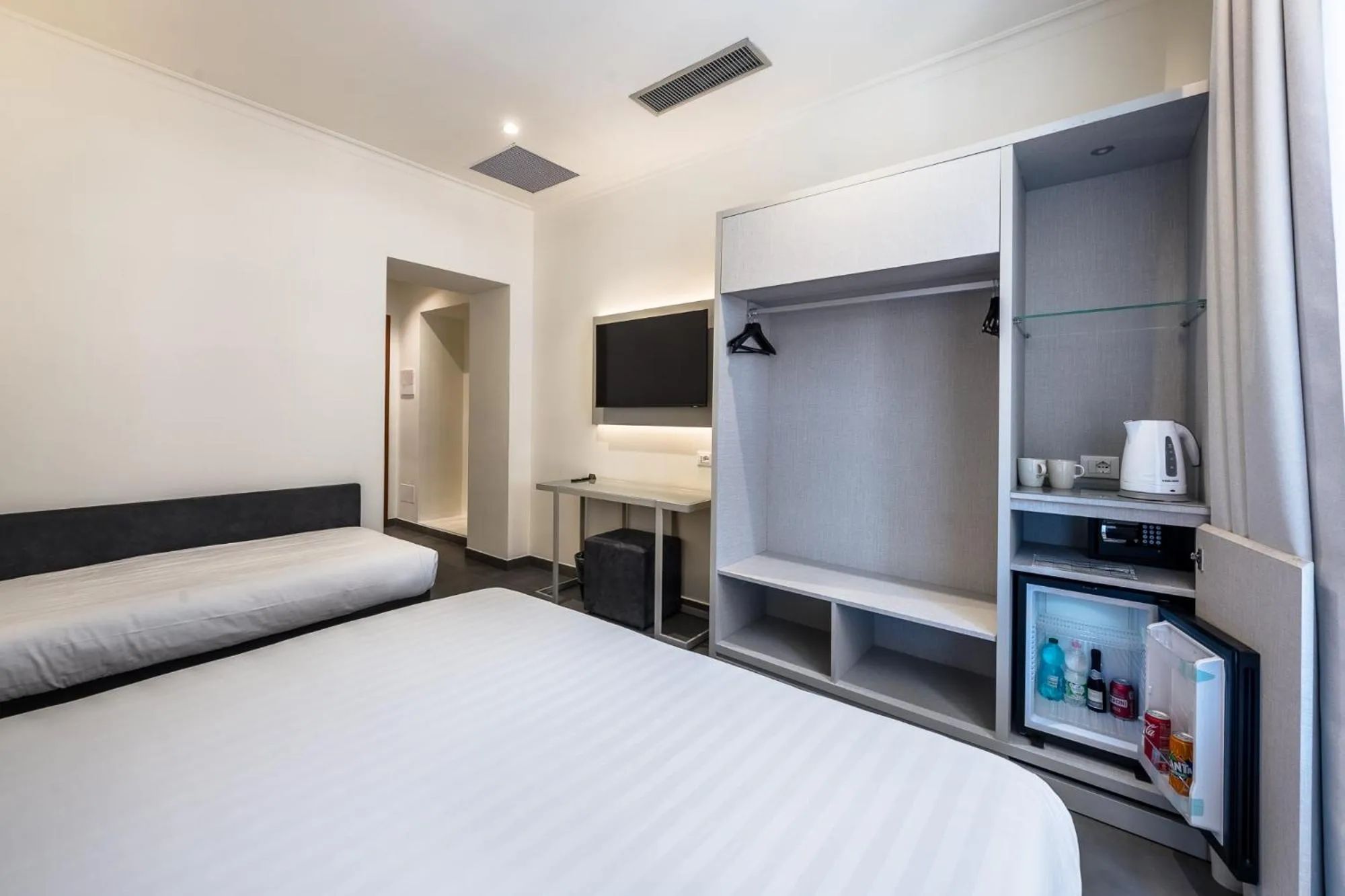 Bed in Hotel California