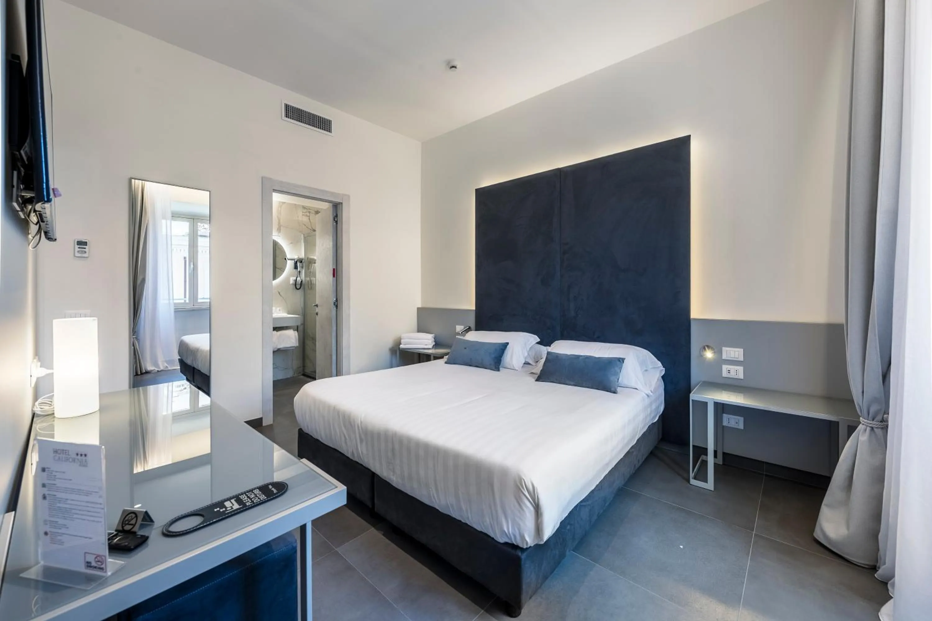 Bed in Hotel California