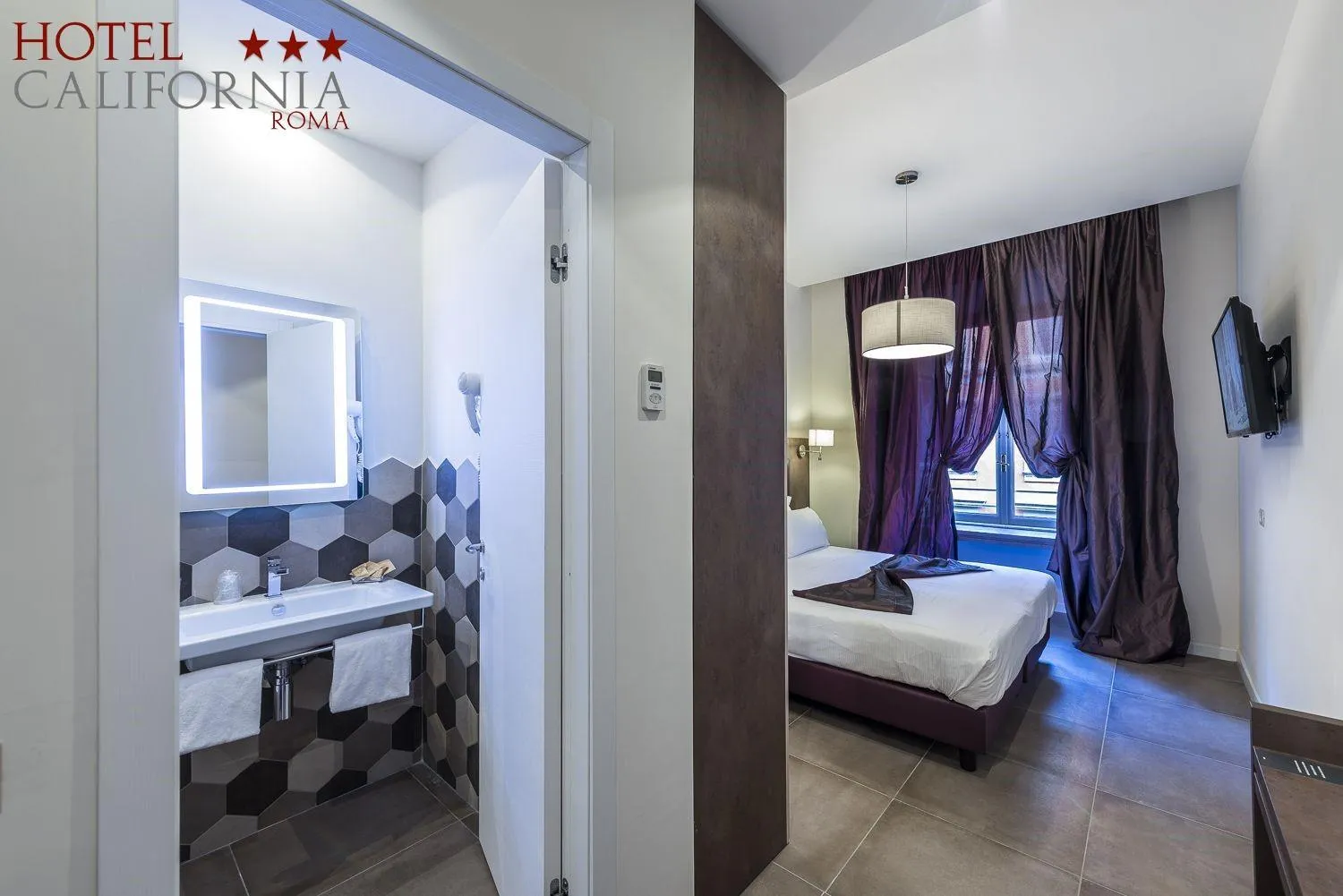 Bed in Hotel California