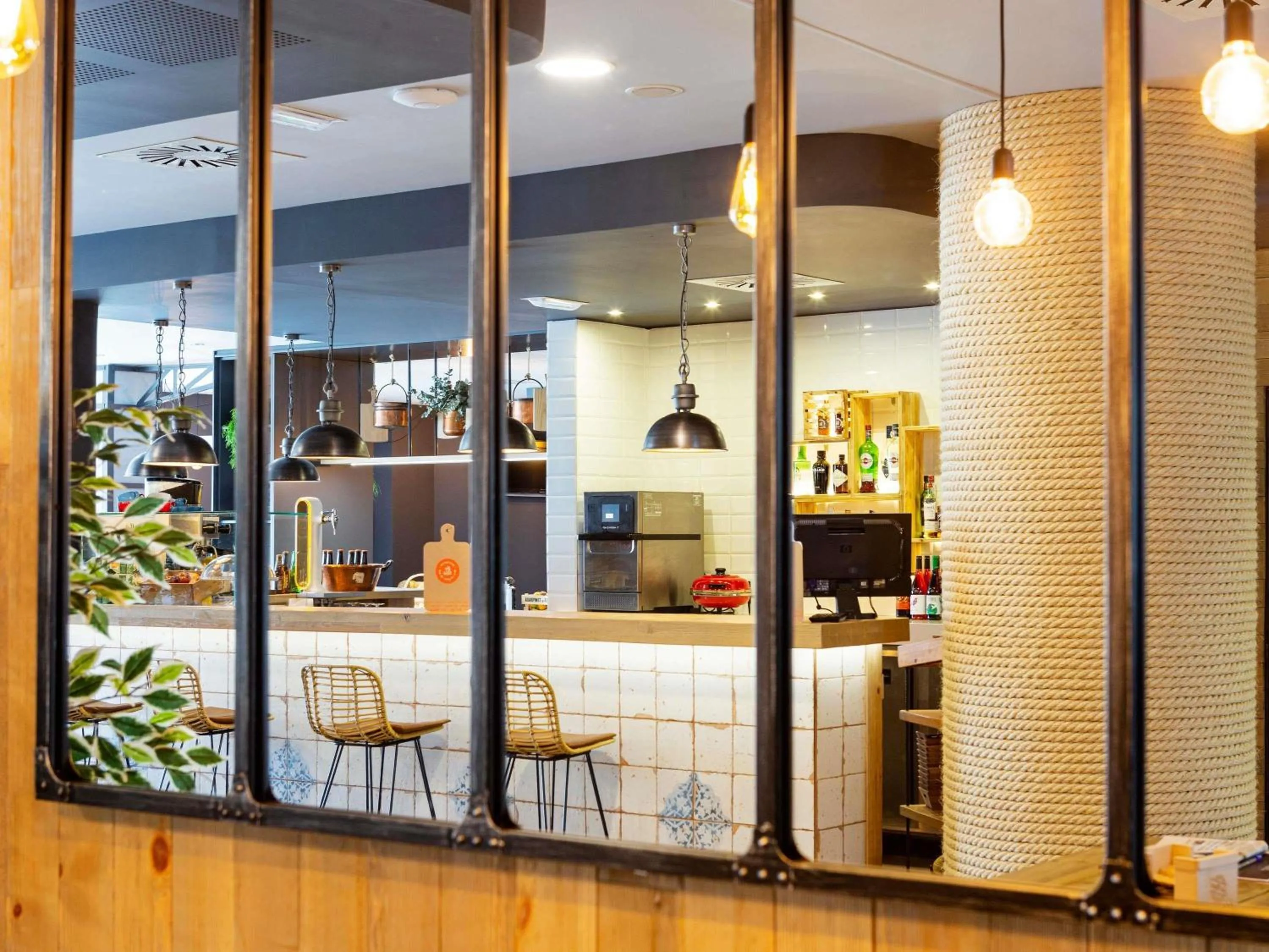 Restaurant/places to eat in Ibis Budget Oviedo