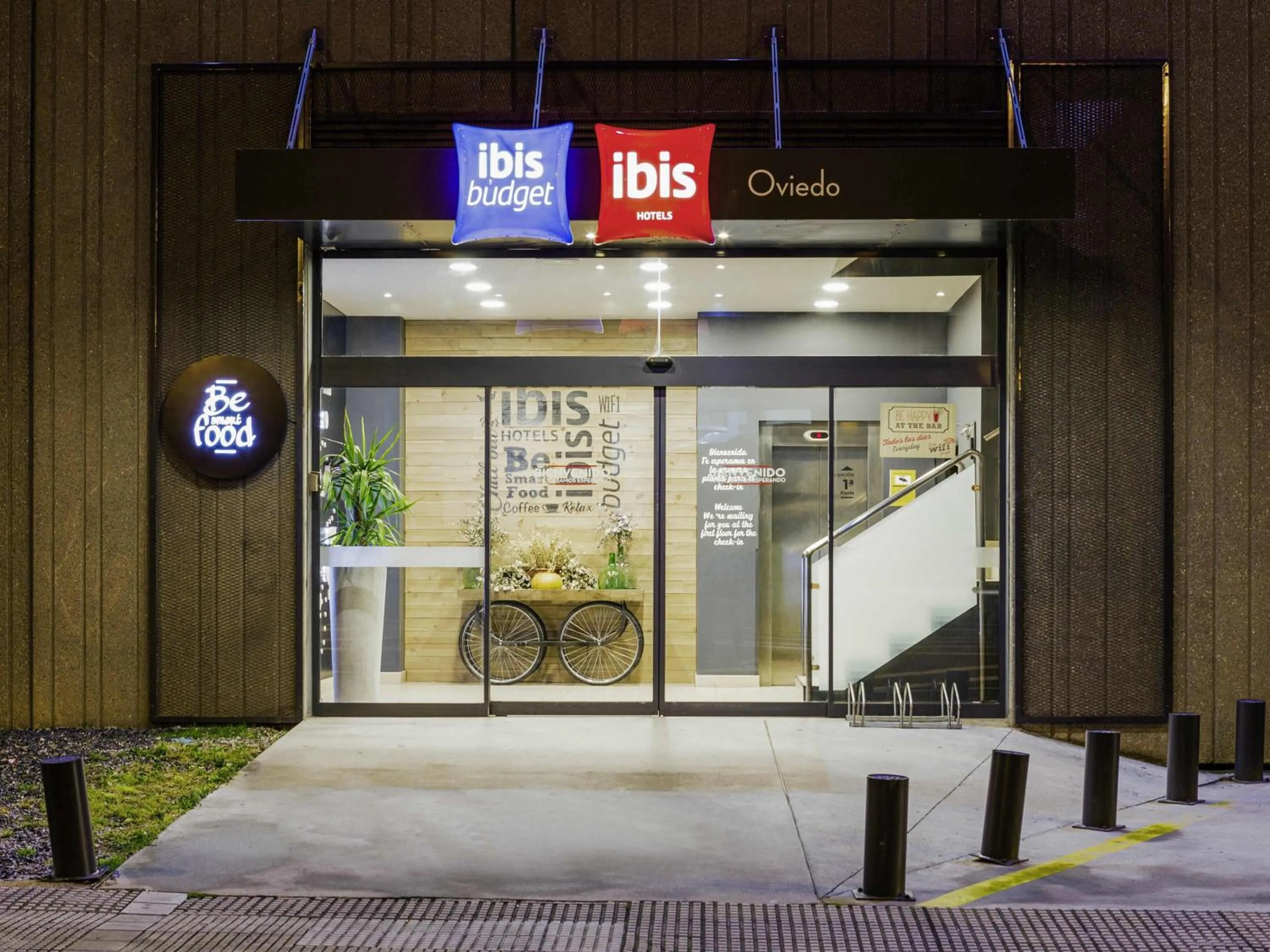 Property building in Ibis Budget Oviedo