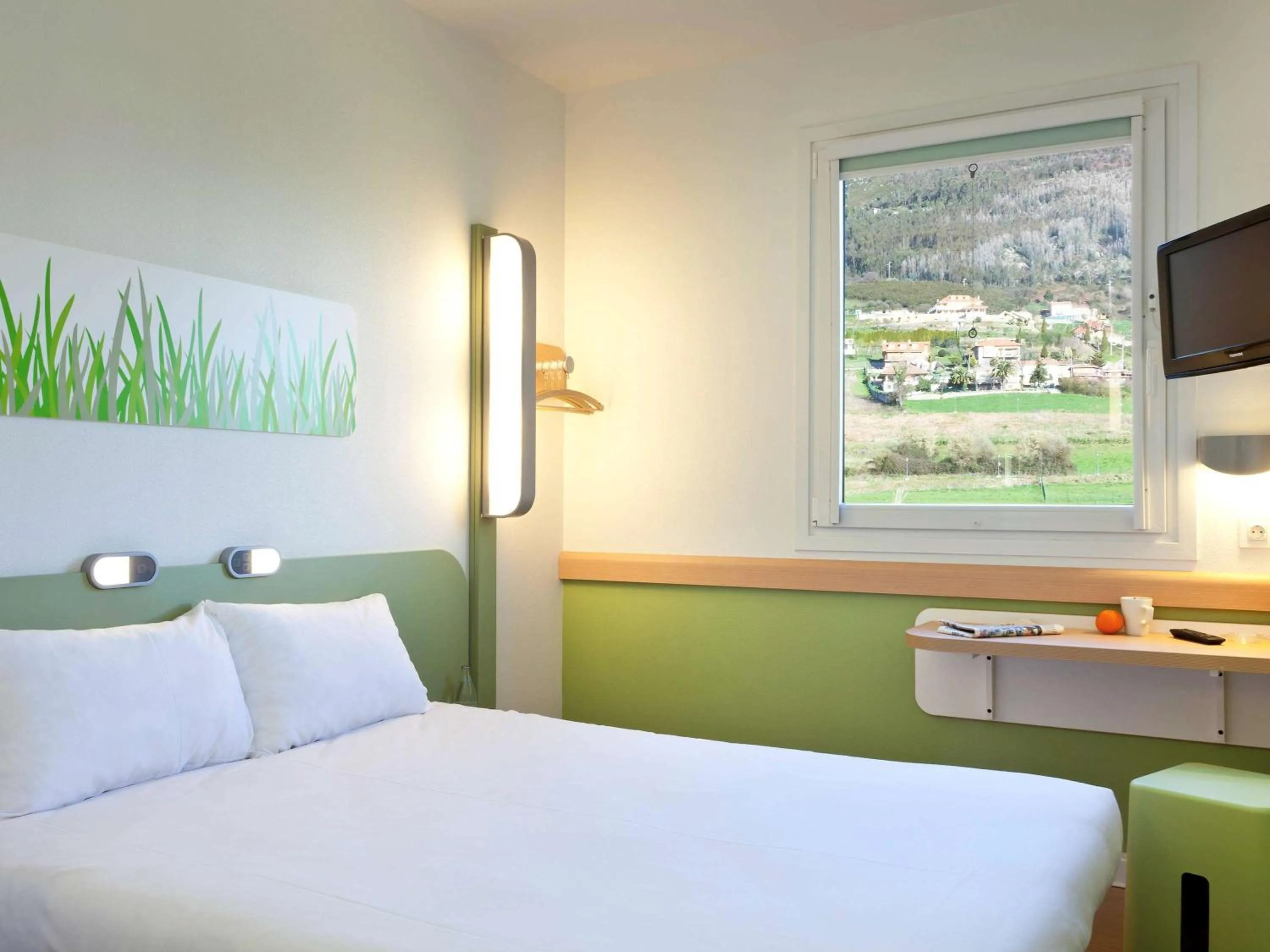 Photo of the whole room, Bed in Ibis Budget Oviedo