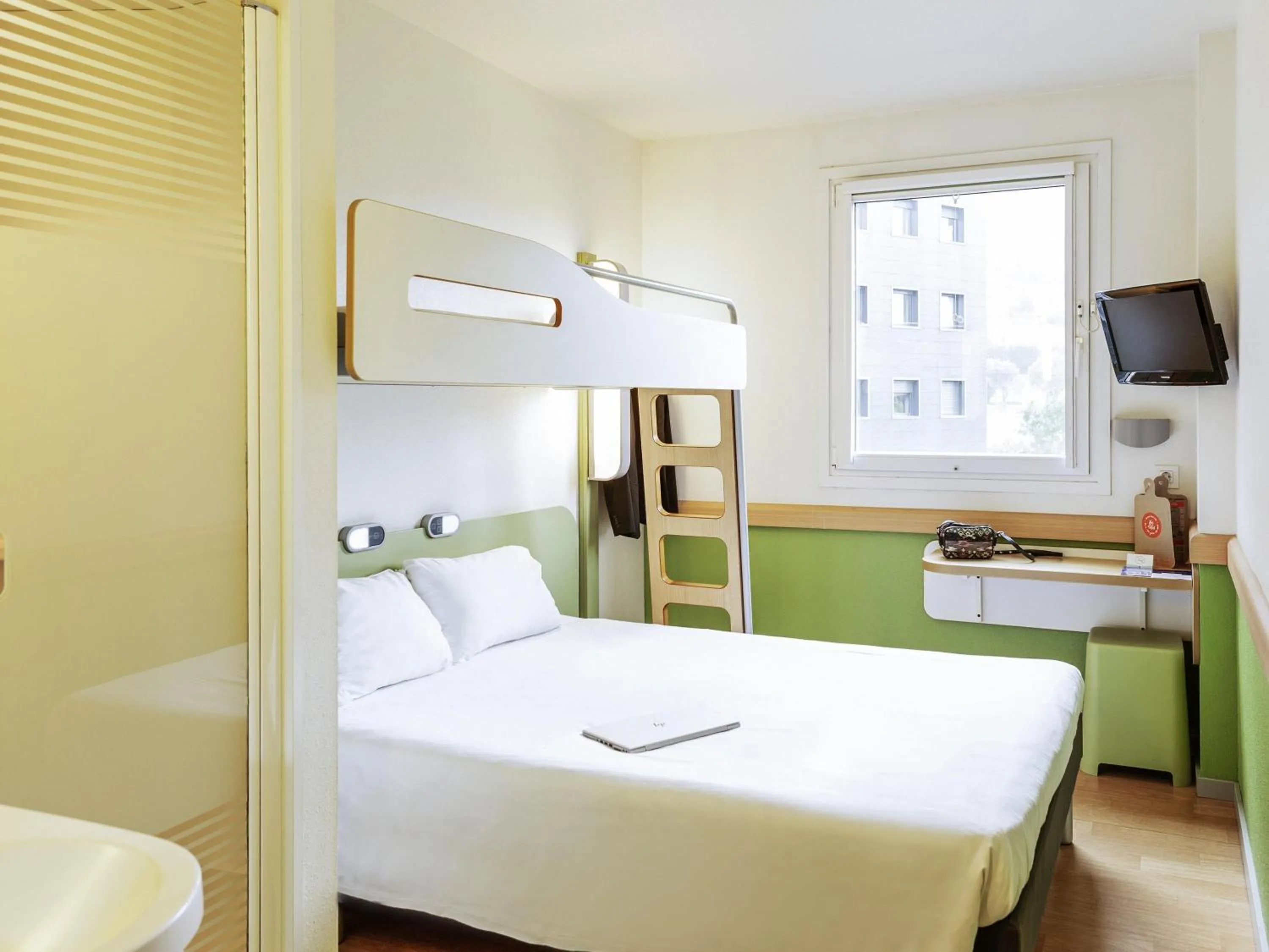 Bedroom, Bed in Ibis Budget Oviedo