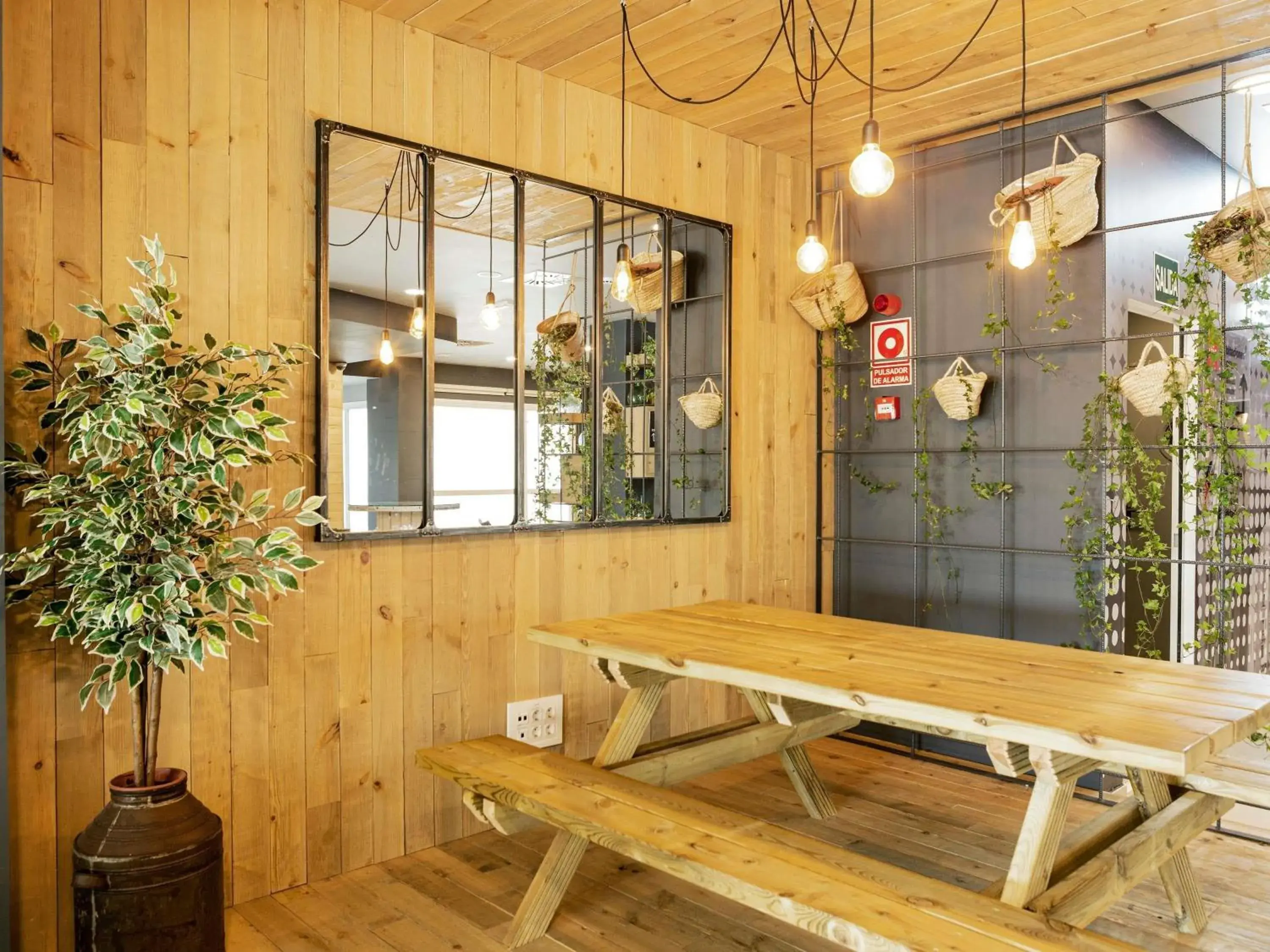 Restaurant/places to eat in Ibis Budget Oviedo Restaurant/places to eat in Ibis Budget Oviedo