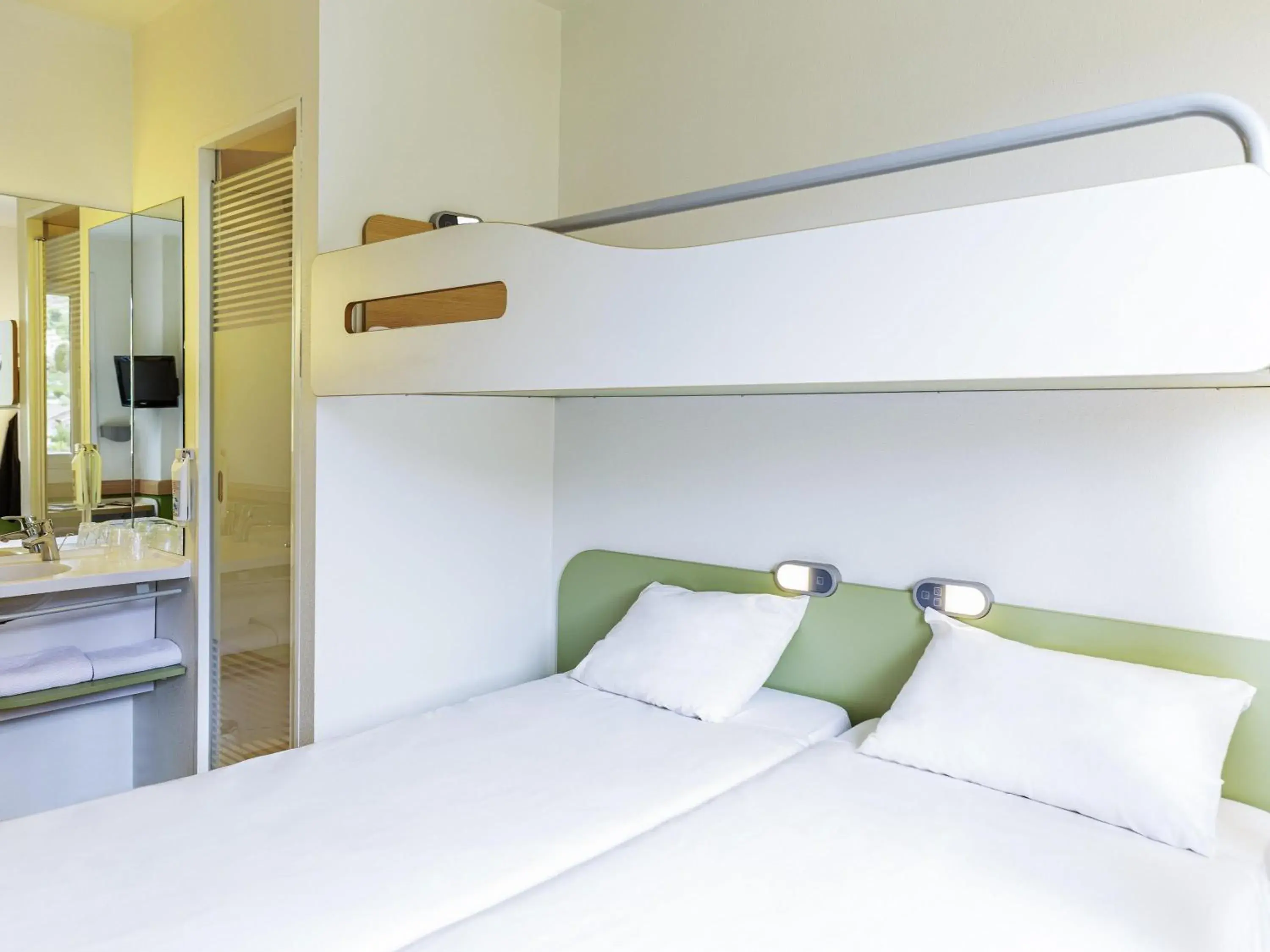 Bedroom, Bed in Ibis Budget Oviedo Bedroom, Bed in Ibis Budget Oviedo