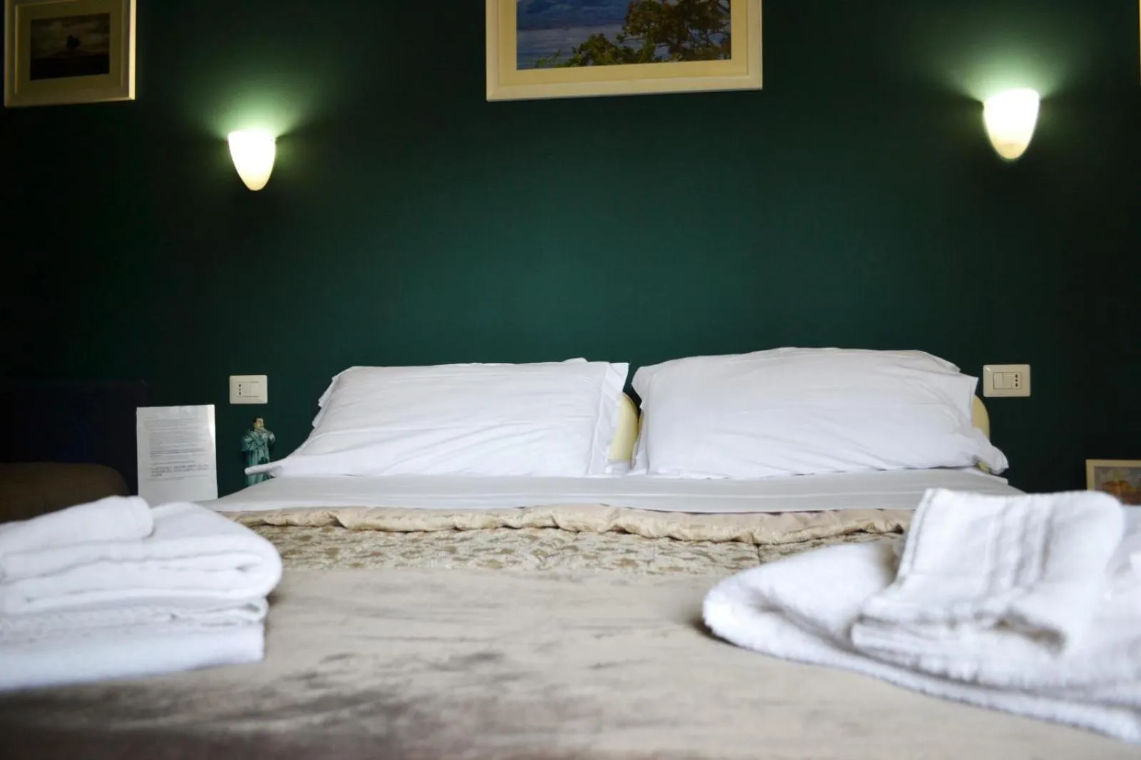 Bed in Il Viaggio di Dante Historical Center