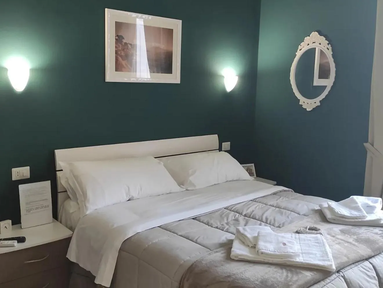 Bedroom, Bed in Il Viaggio di Dante Historical Center