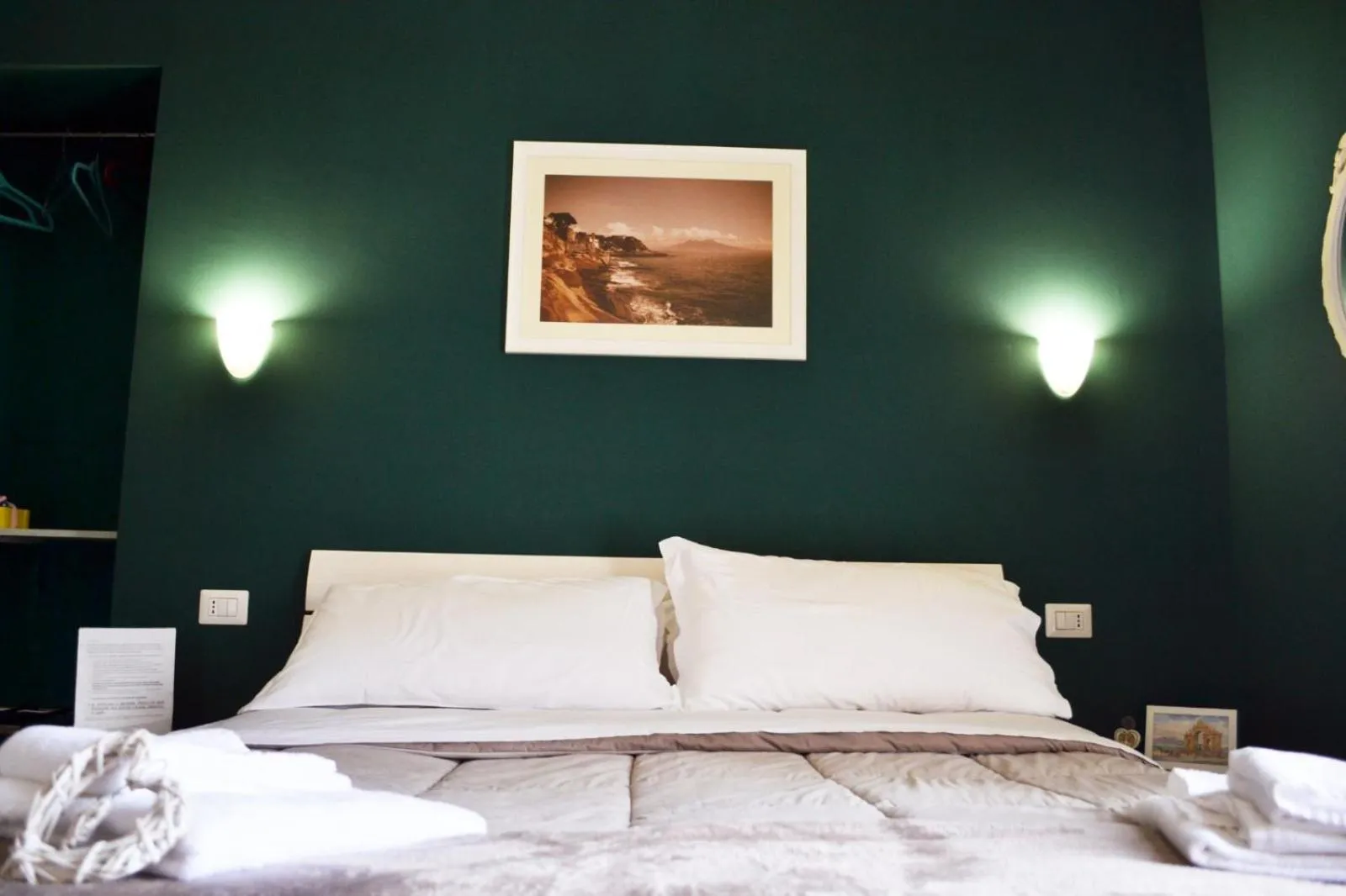 Bed in Il Viaggio di Dante Historical Center