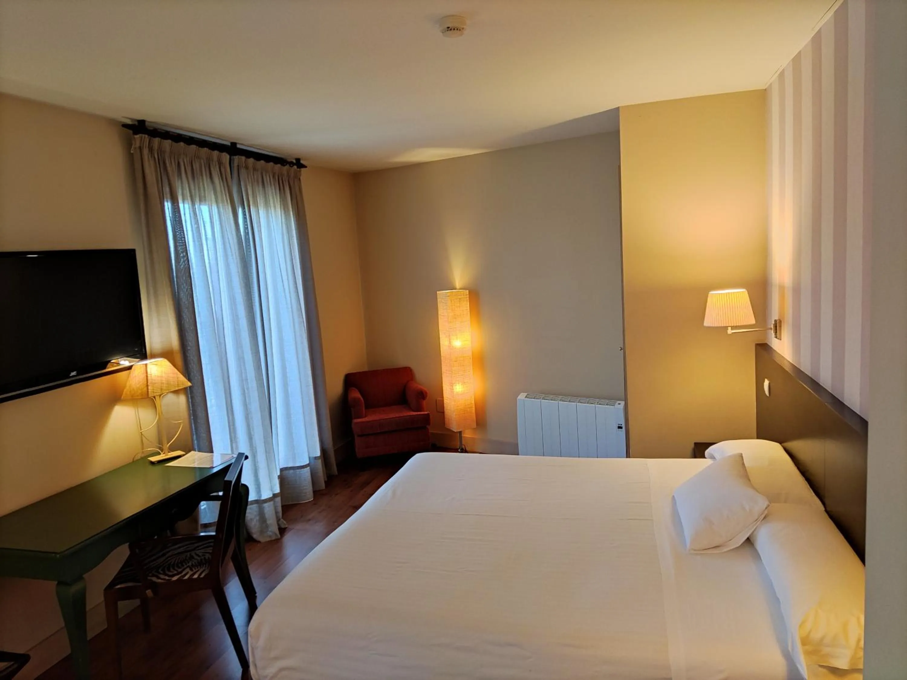 Bed in Hotel Puerta del Arco