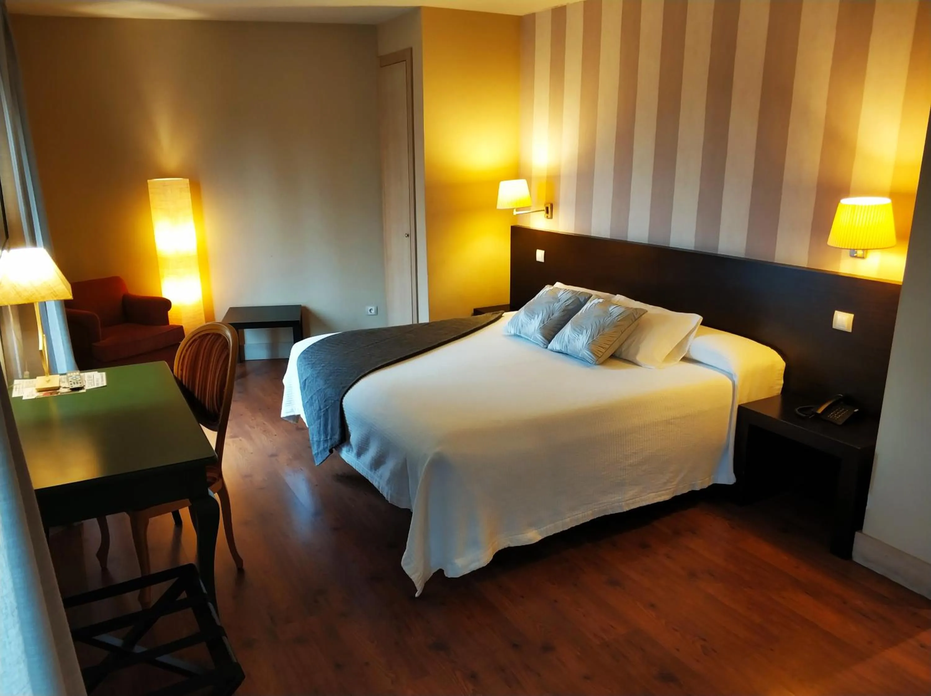 Photo of the whole room, Bed in Hotel Puerta del Arco