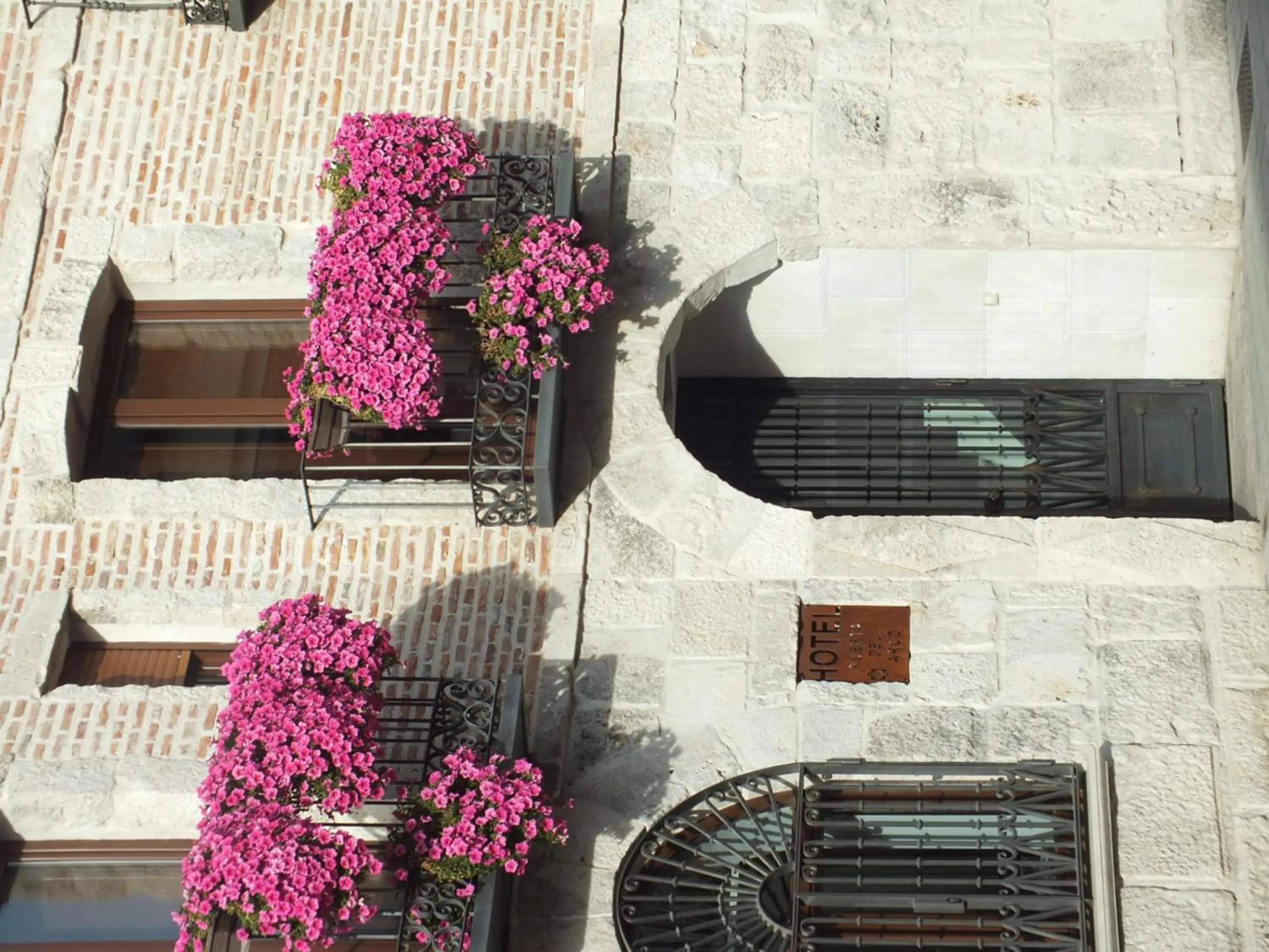 Property building in Hotel Puerta del Arco