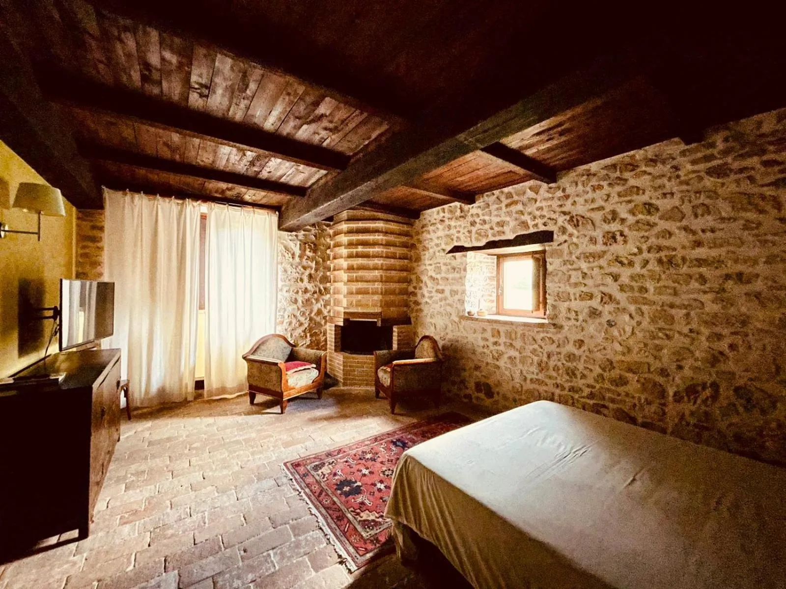 Deluxe Double Room with Bath in Agriturismo Casale Montebello