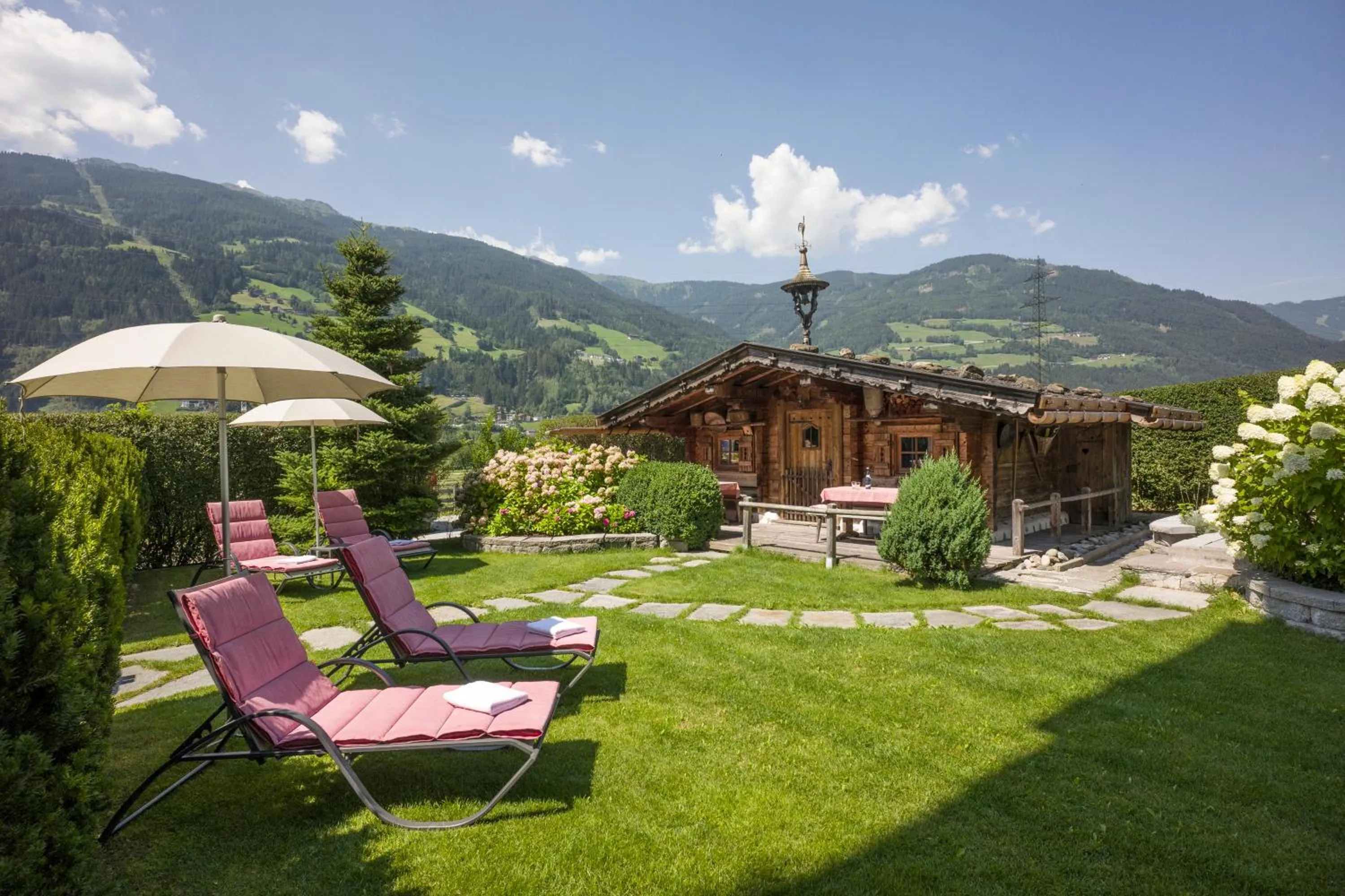 Garden in Hotel Riedl im Zillertal