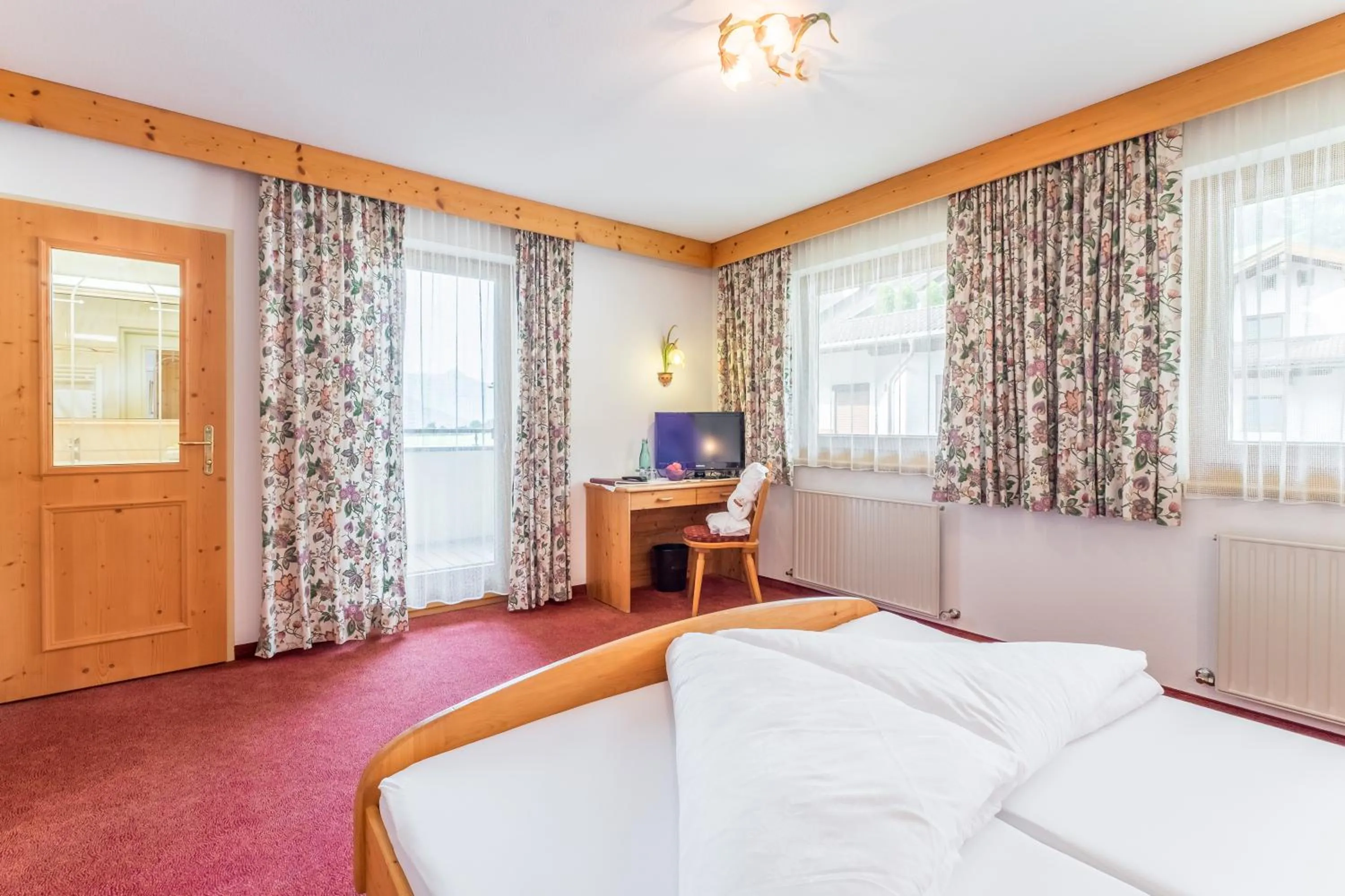 Photo of the whole room, Bed in Hotel Riedl im Zillertal