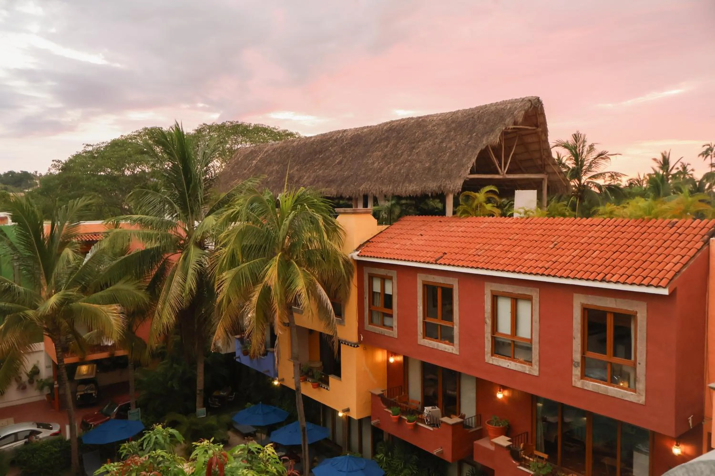 Patio in Casa Lotería -Pueblito Sayulita- Colorful, Family and Relax Experience with Private Parking and Pool
