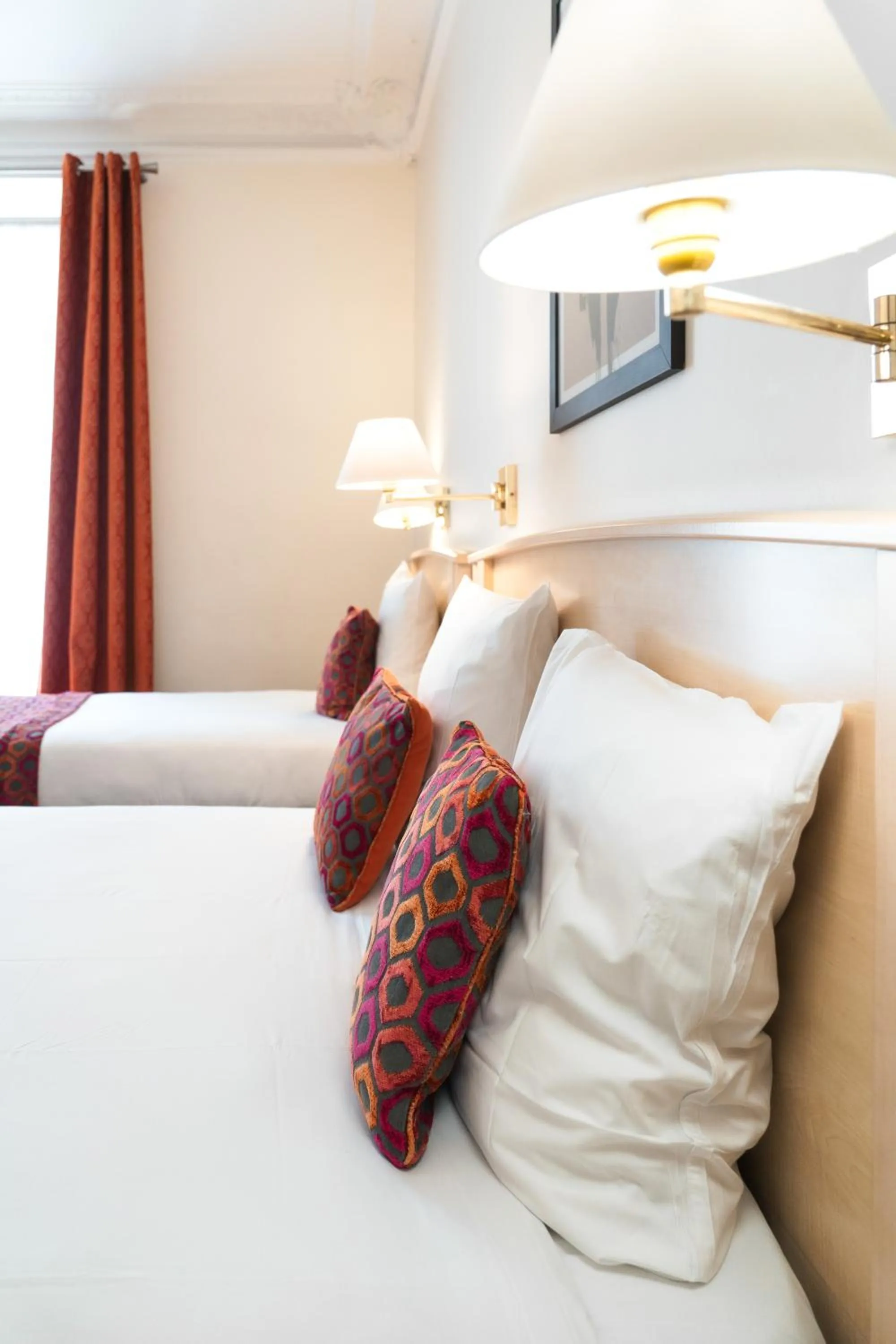 Photo of the whole room, Bed in Hotel Corona -Rodier-