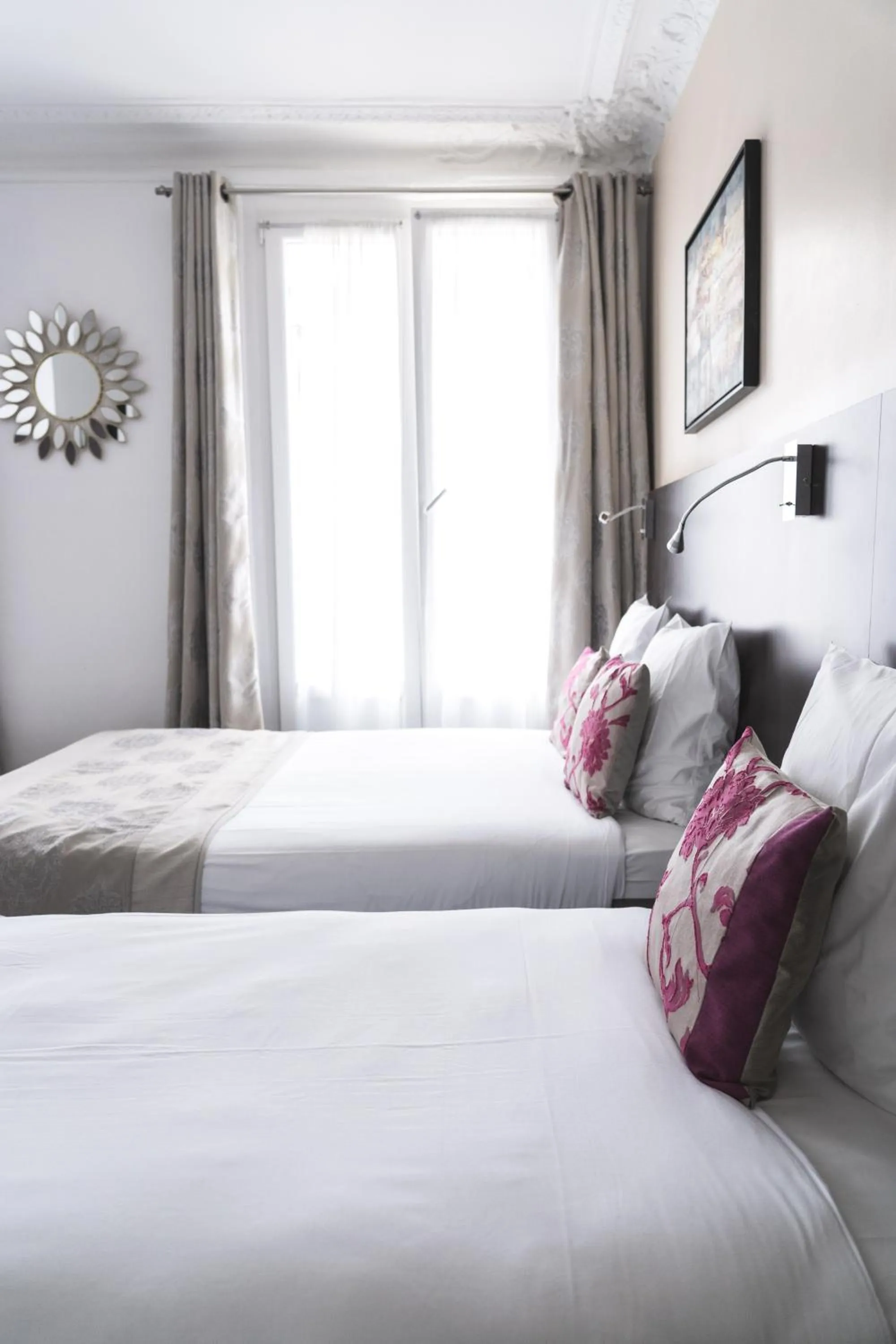 Bedroom, Bed in Hotel Corona -Rodier-