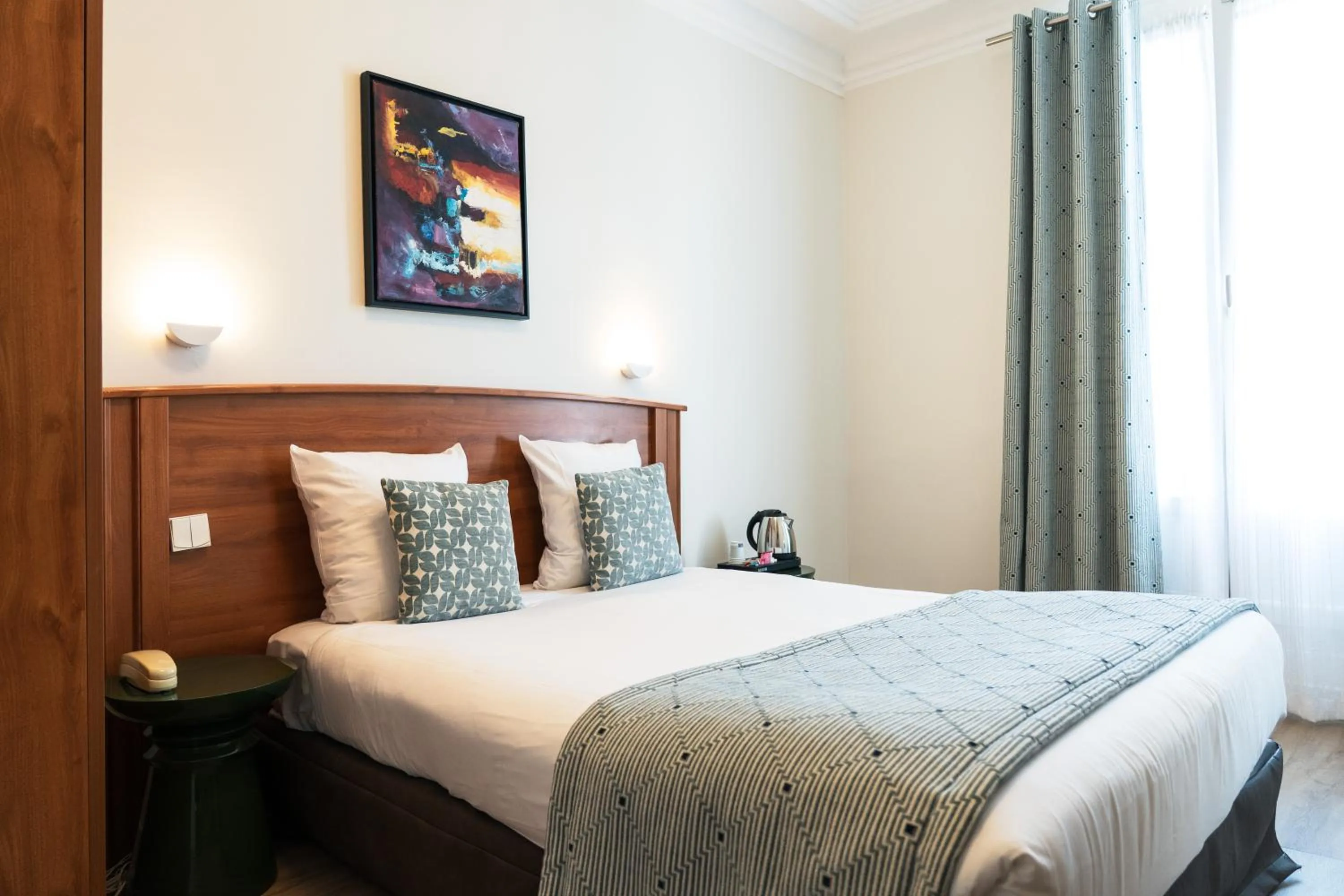 Photo of the whole room, Bed in Hotel Corona -Rodier-