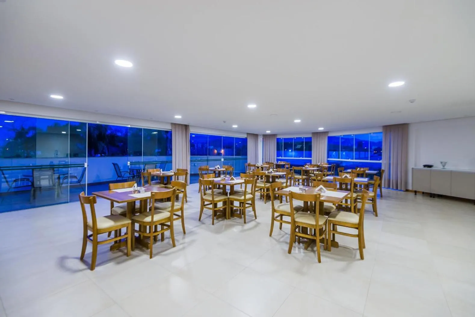 Restaurant/places to eat in Tri Hotel São João Batista