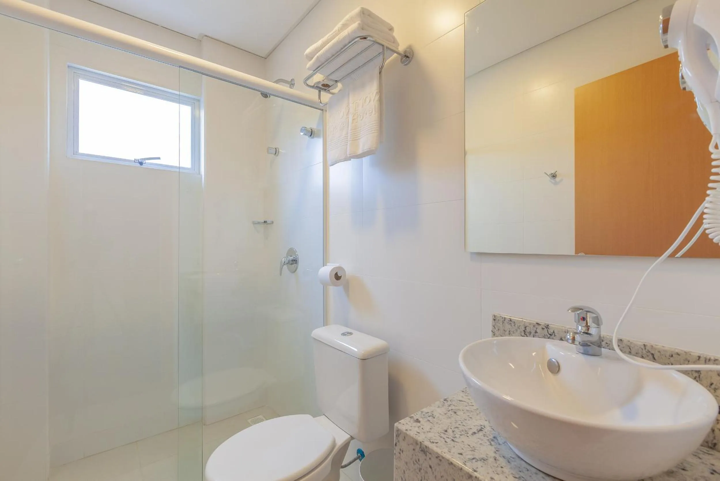 Toilet in Tri Hotel São João Batista