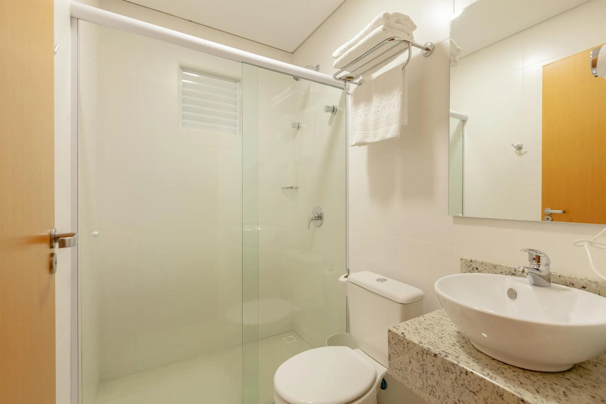 Toilet in Tri Hotel São João Batista