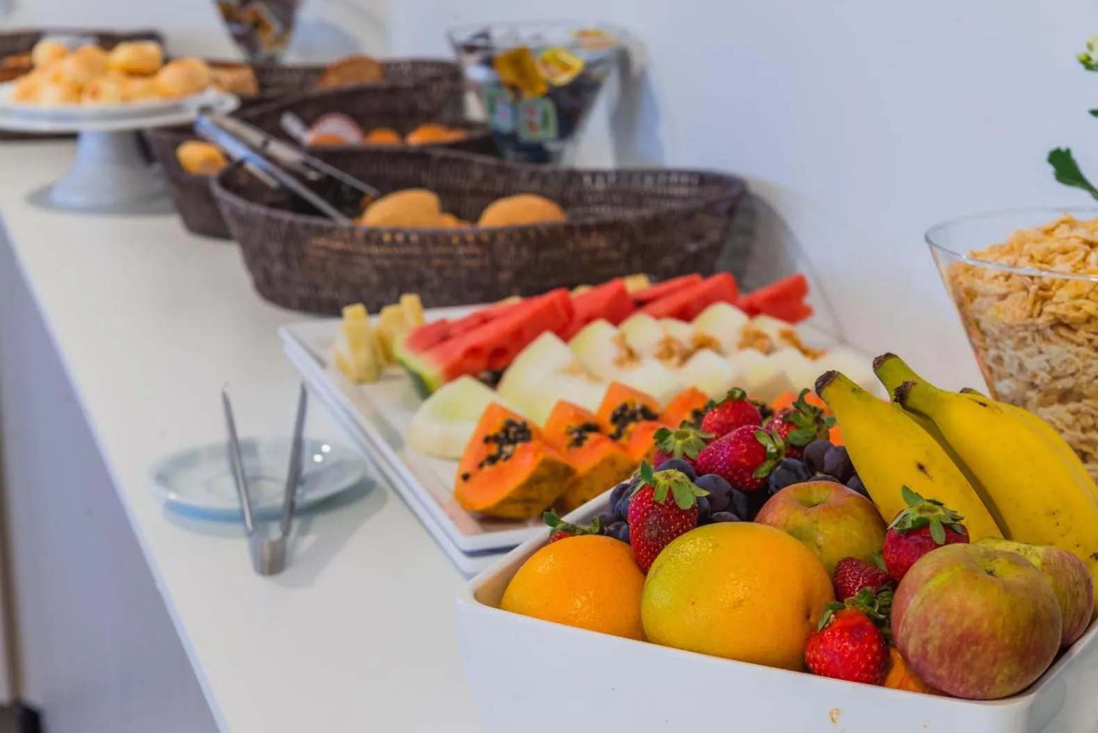 Buffet breakfast in Tri Hotel São João Batista