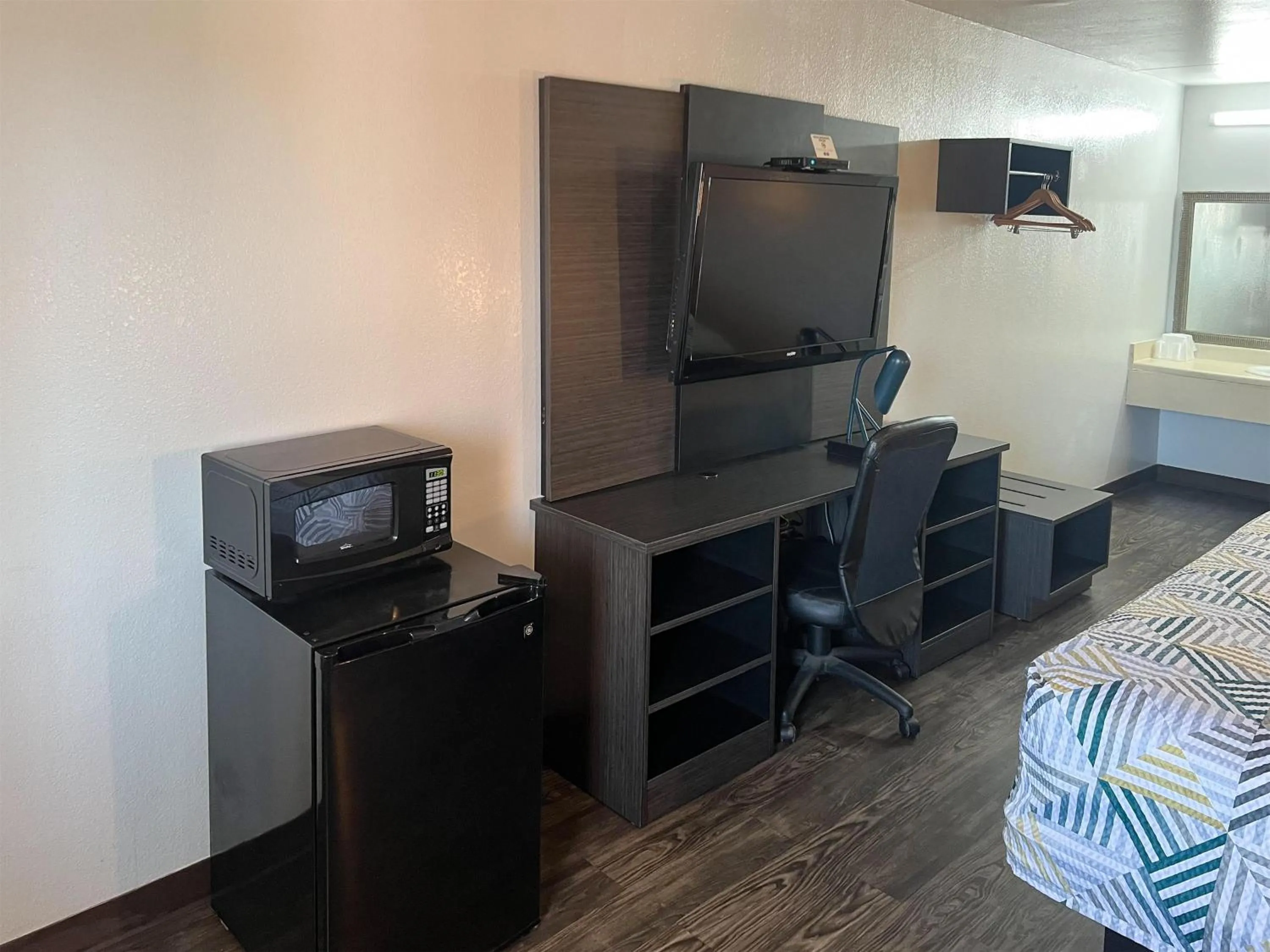 Bedroom in Motel 6-Ozark, AR