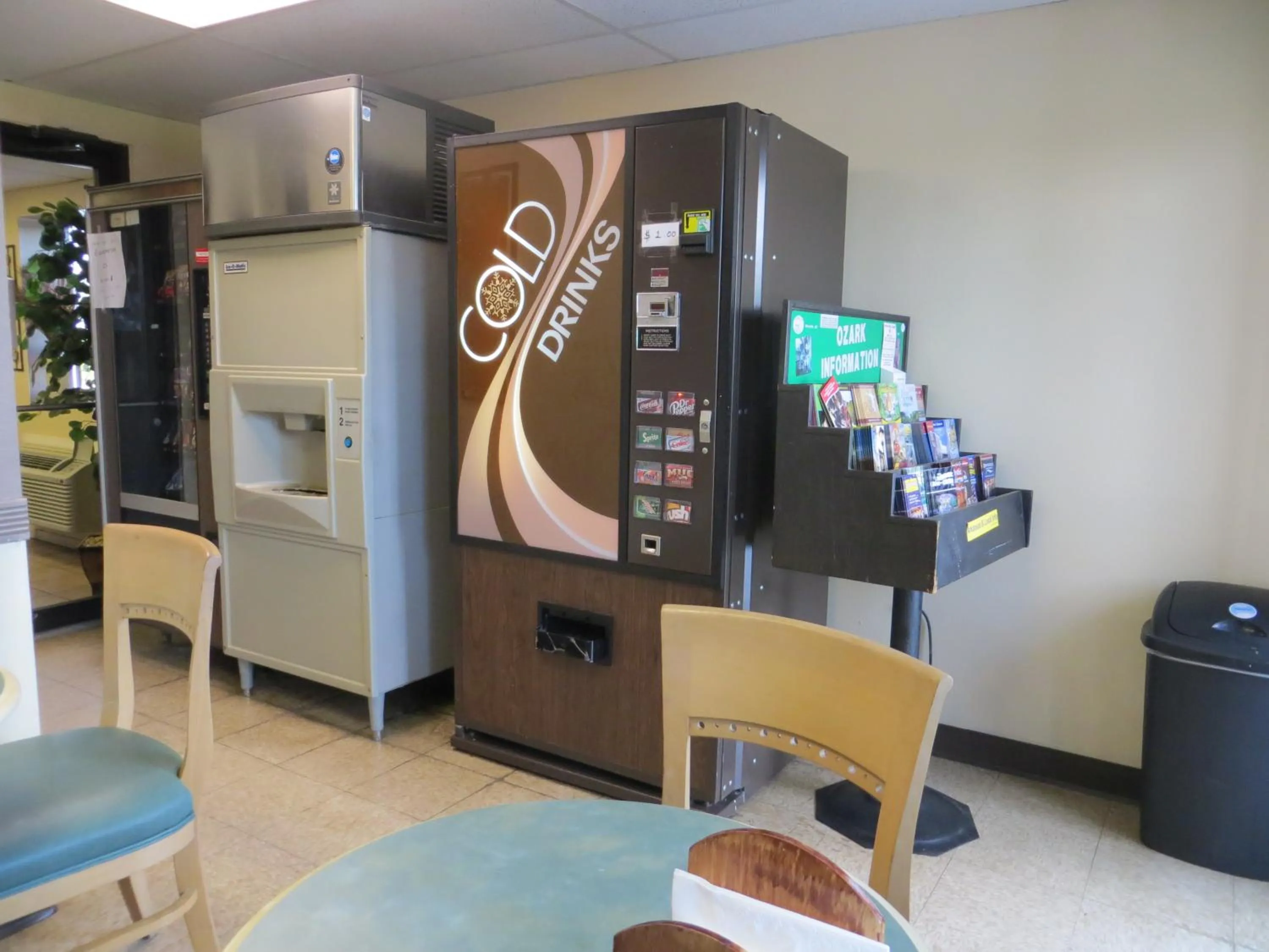 Food and drinks in Motel 6-Ozark, AR