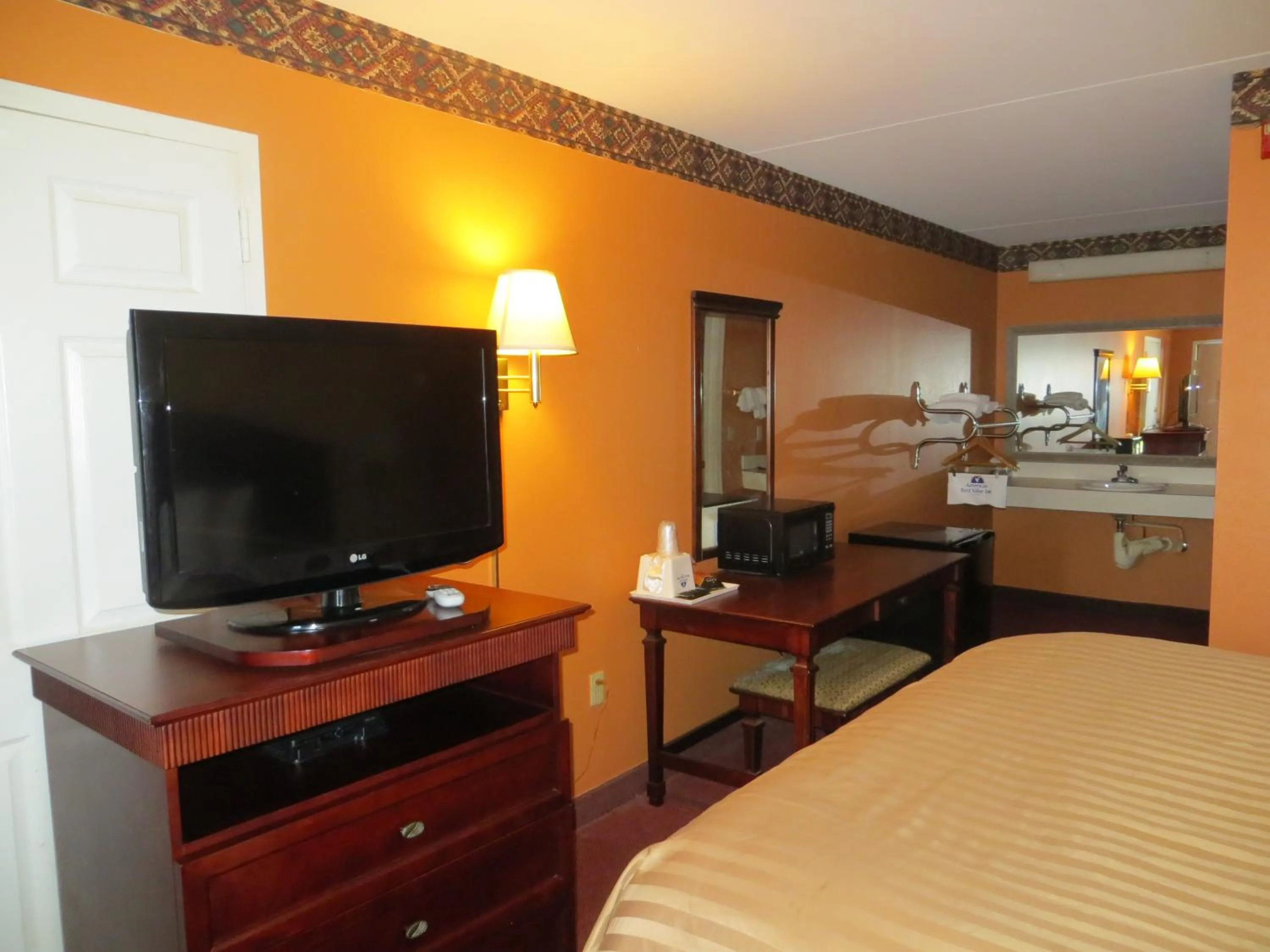 Bedroom, Bed in Motel 6-Ozark, AR