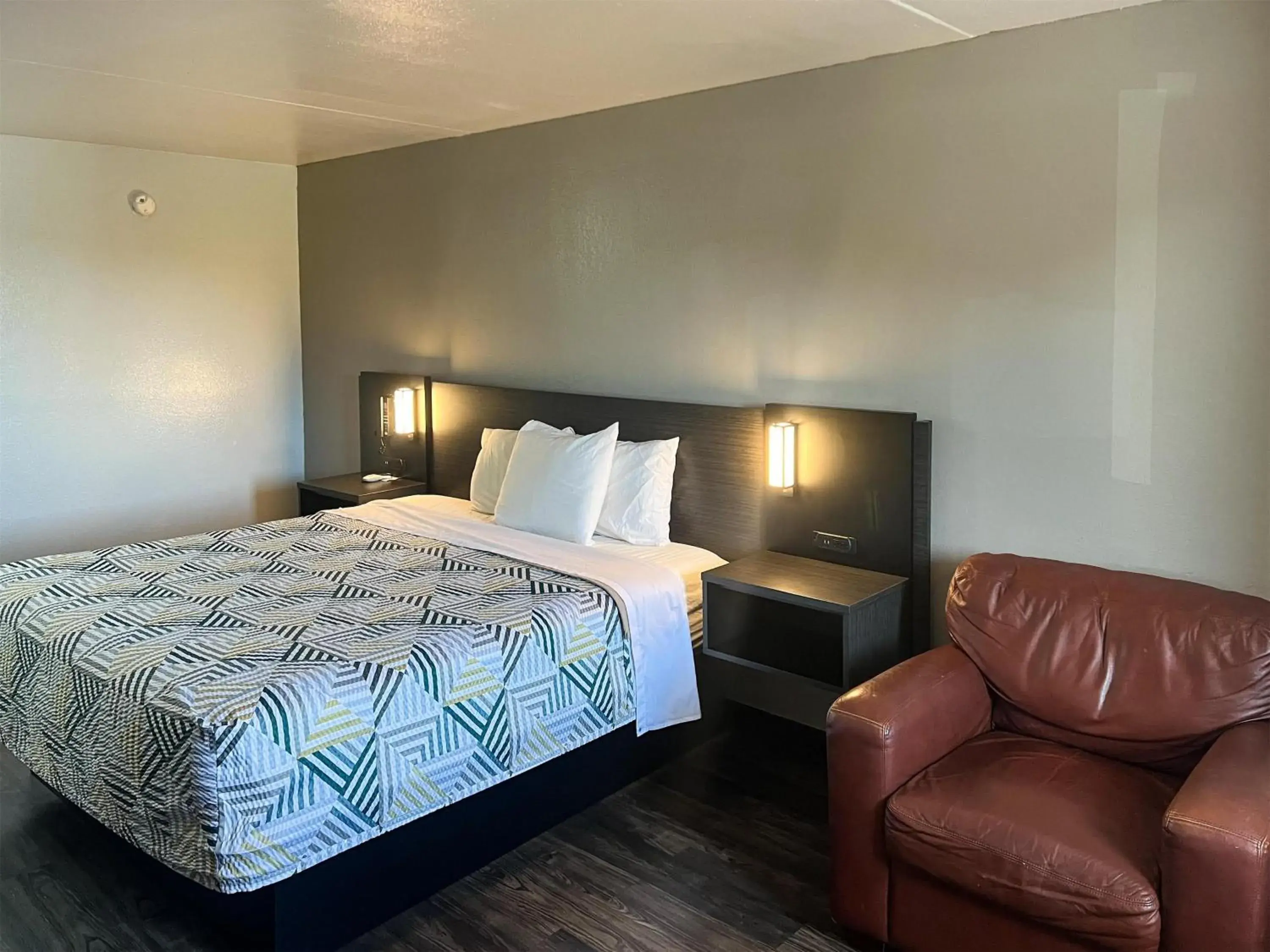 Bedroom, Bed in Motel 6-Ozark, AR Bedroom, Bed in Motel 6-Ozark, AR