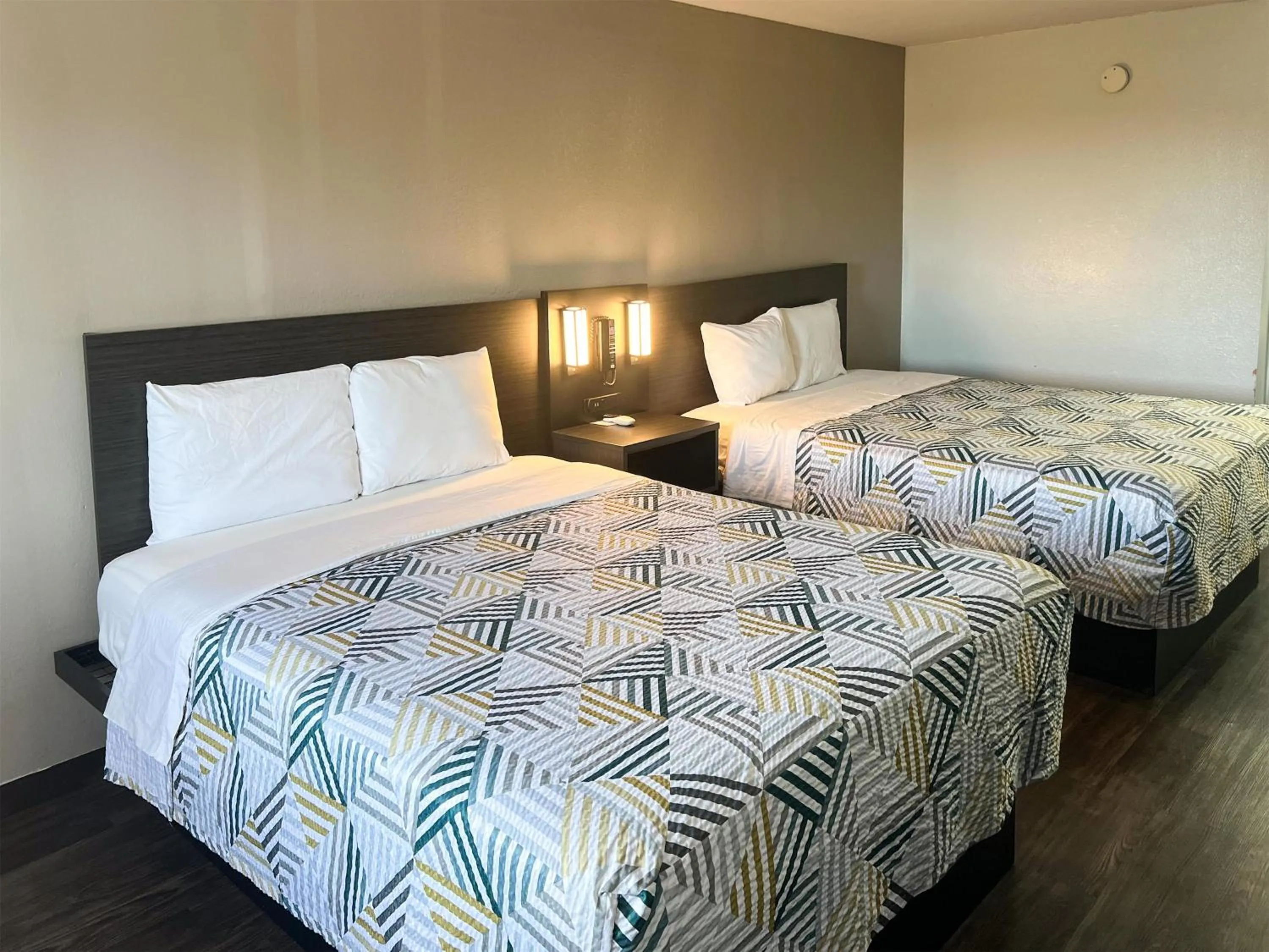 Bedroom, Bed in Motel 6-Ozark, AR