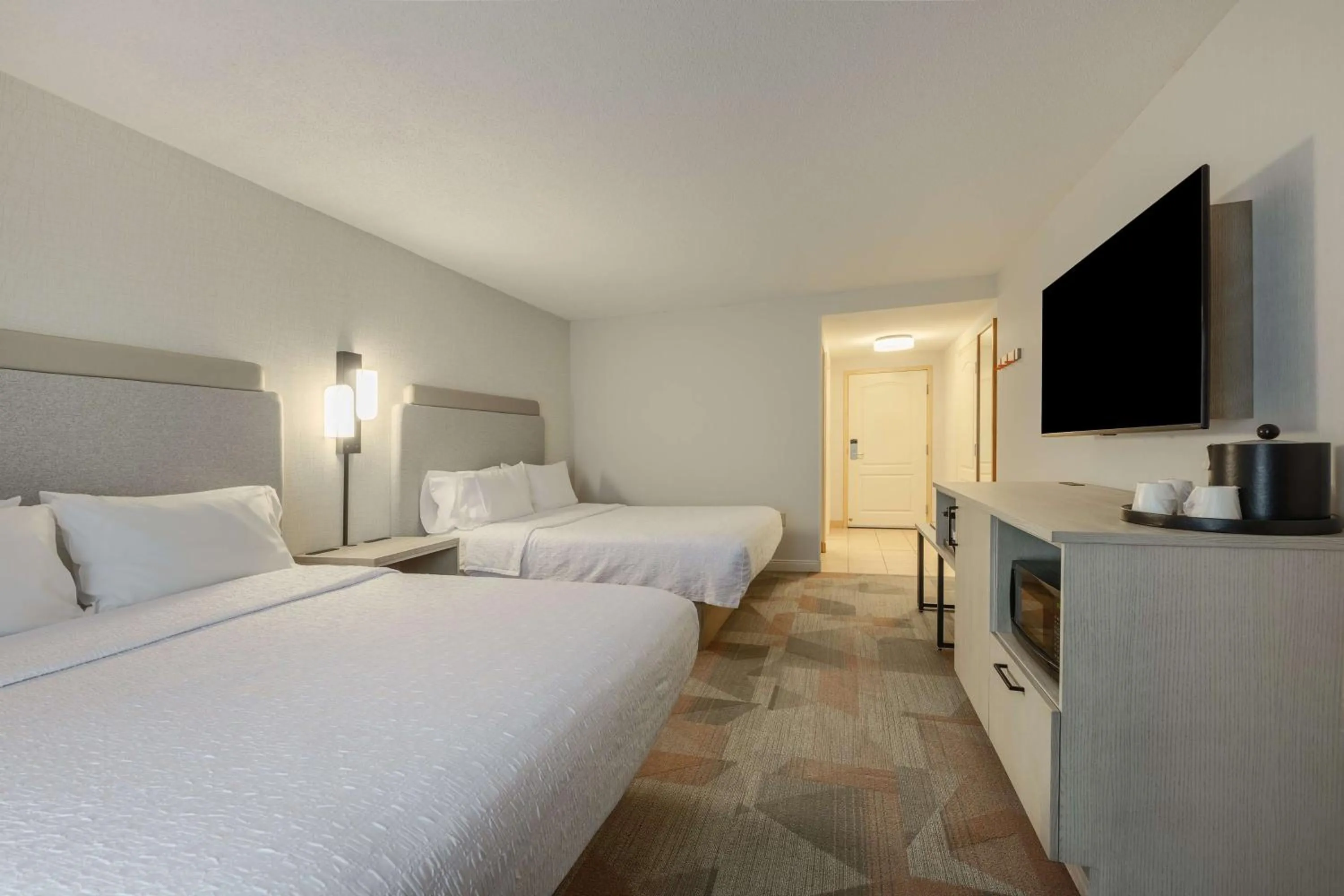 Bed in Hampton Inn & Suites by Hilton Moncton