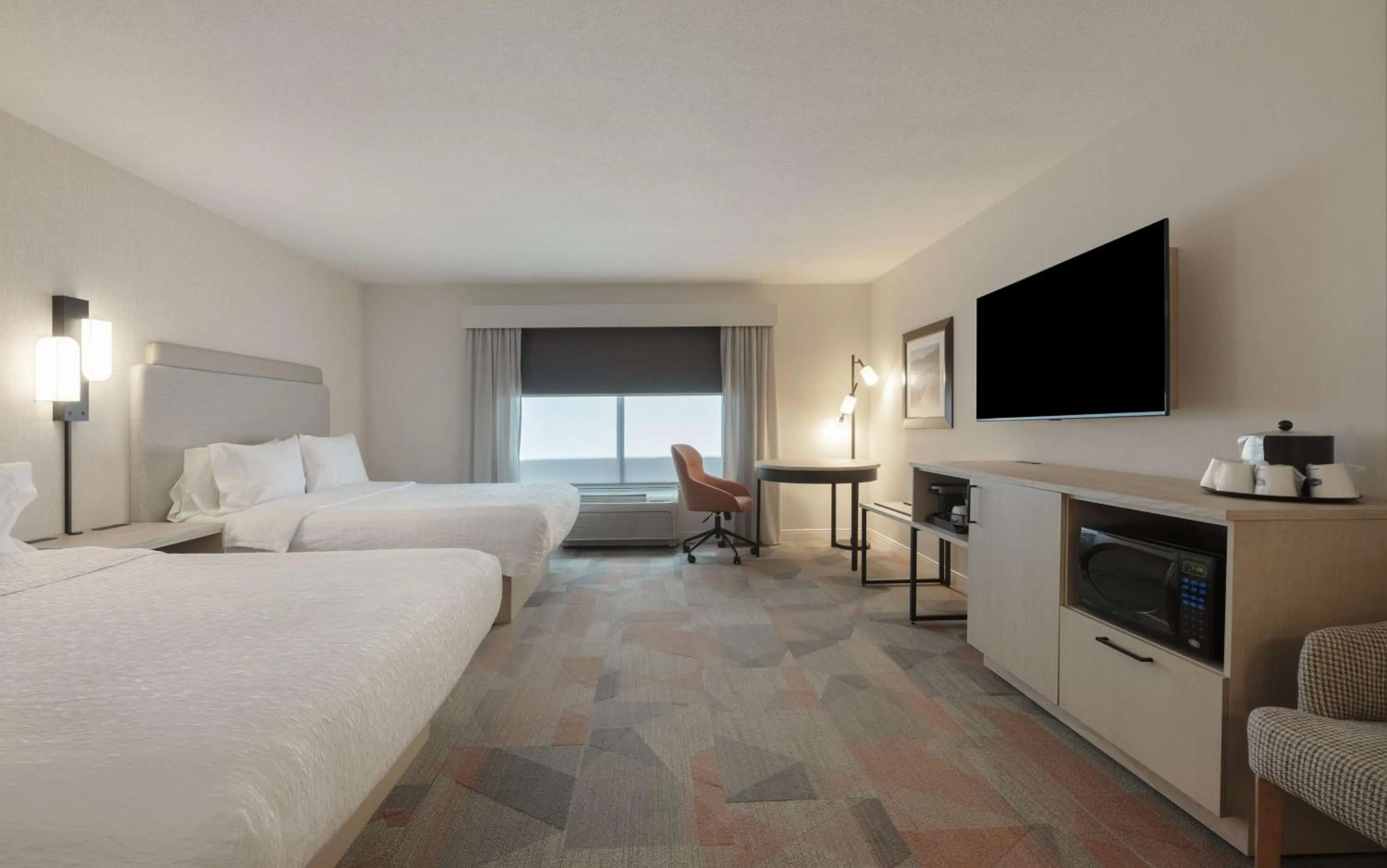 Living room, Bed in Hampton Inn & Suites by Hilton Moncton