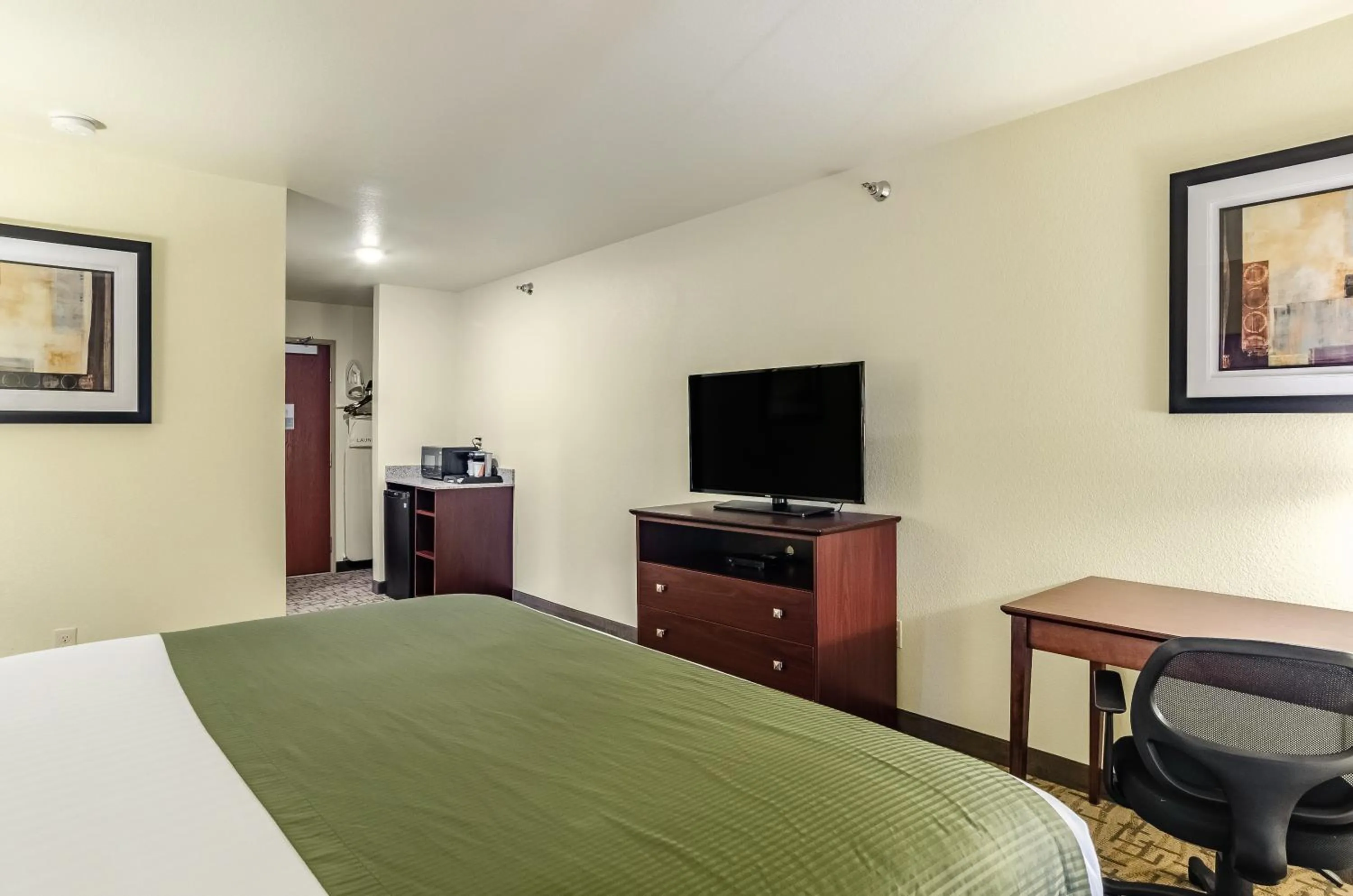 Bed in Cobblestone Hotel & Suites - Gering/Scottsbluff