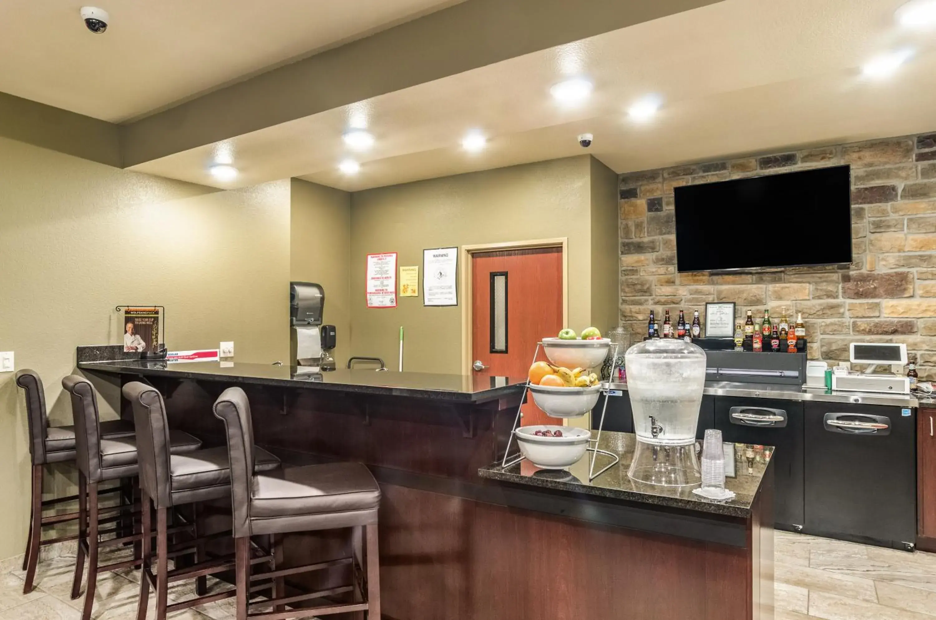 Lounge or bar in Cobblestone Hotel & Suites - Gering/Scottsbluff Lounge or bar in Cobblestone Hotel & Suites - Gering/Scottsbluff