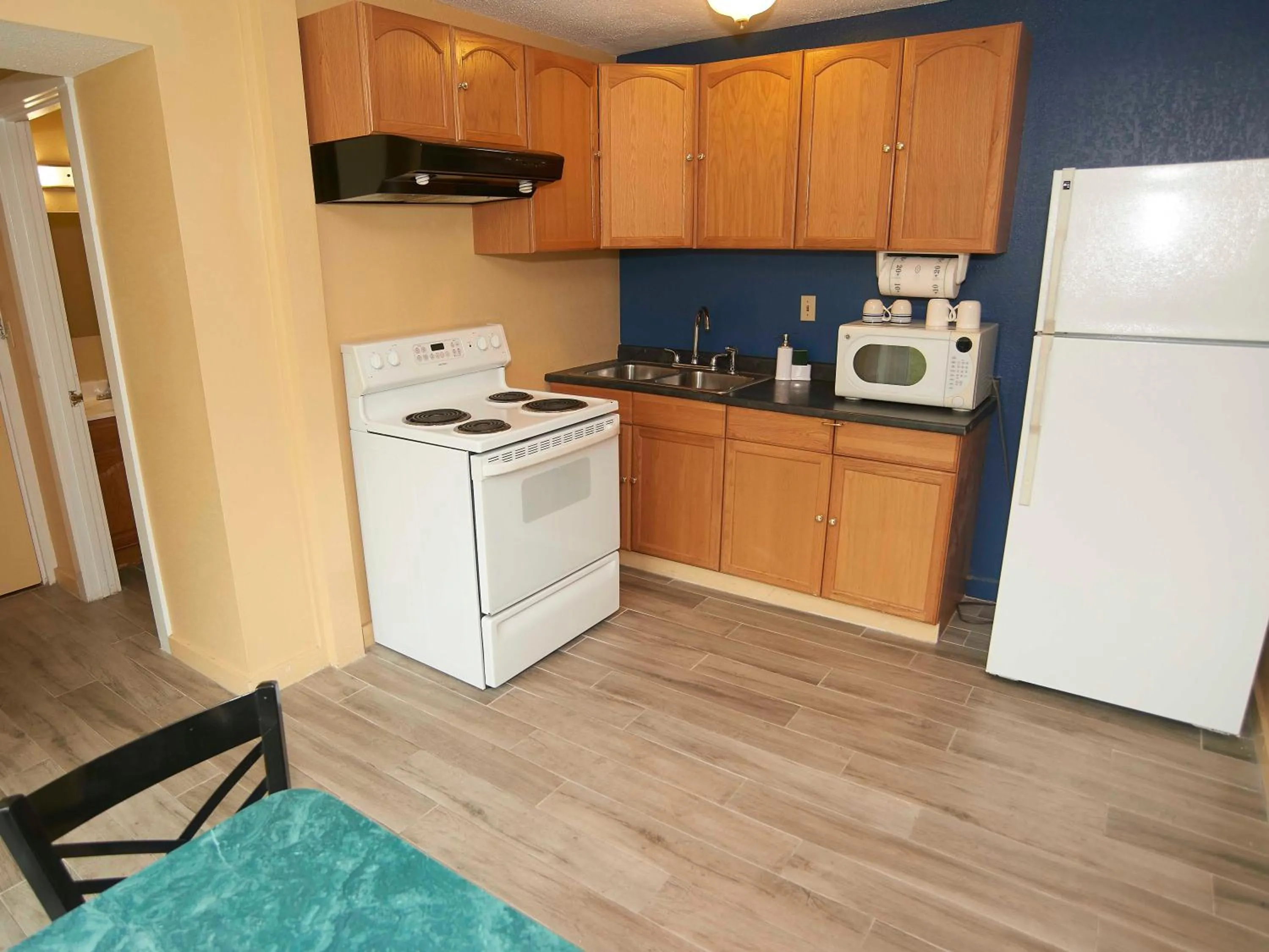 Kitchen or kitchenette in Swiss Chalets Village Inn