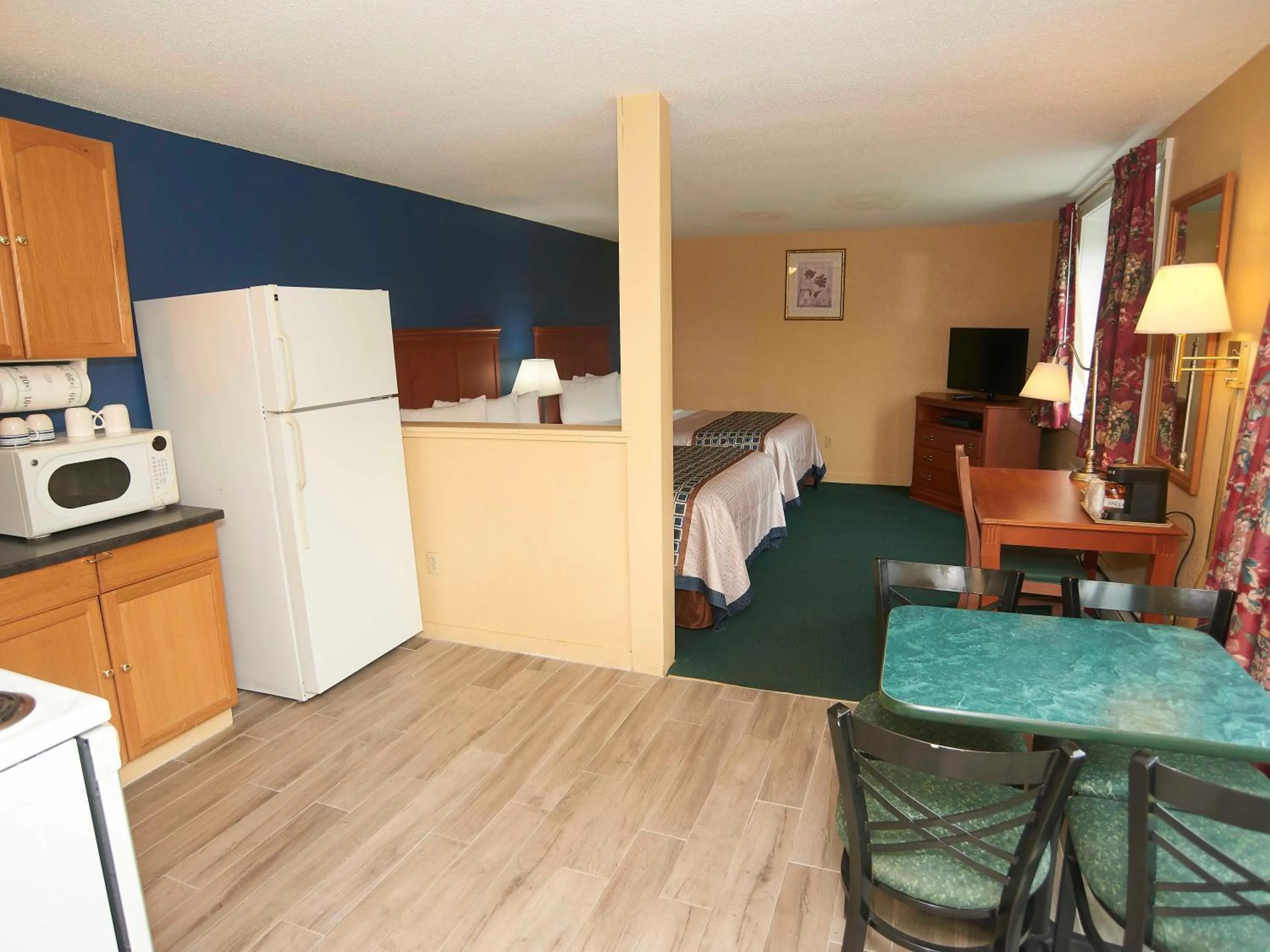 Bedroom in Swiss Chalets Village Inn