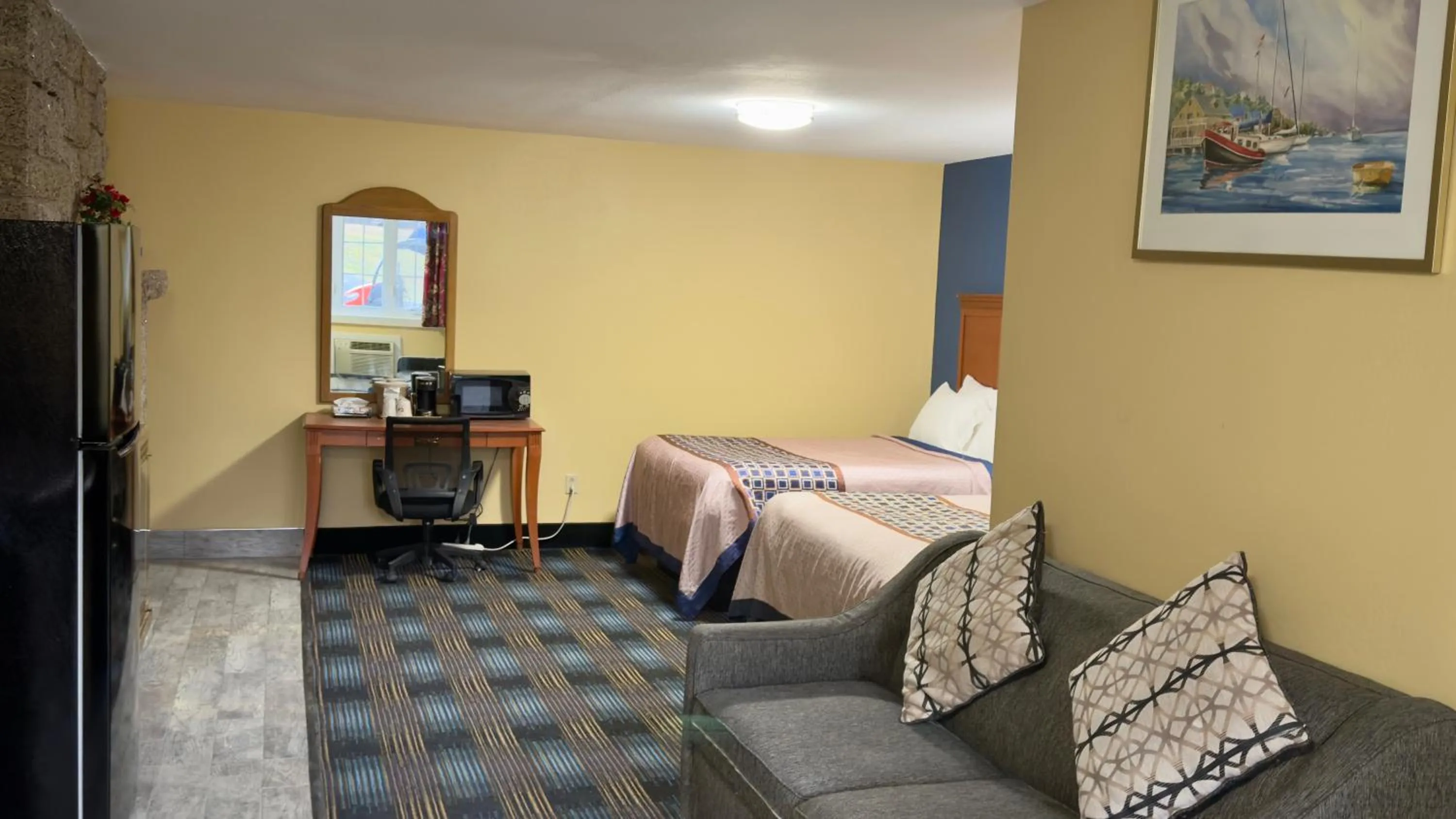 Bed in Swiss Chalets Village Inn