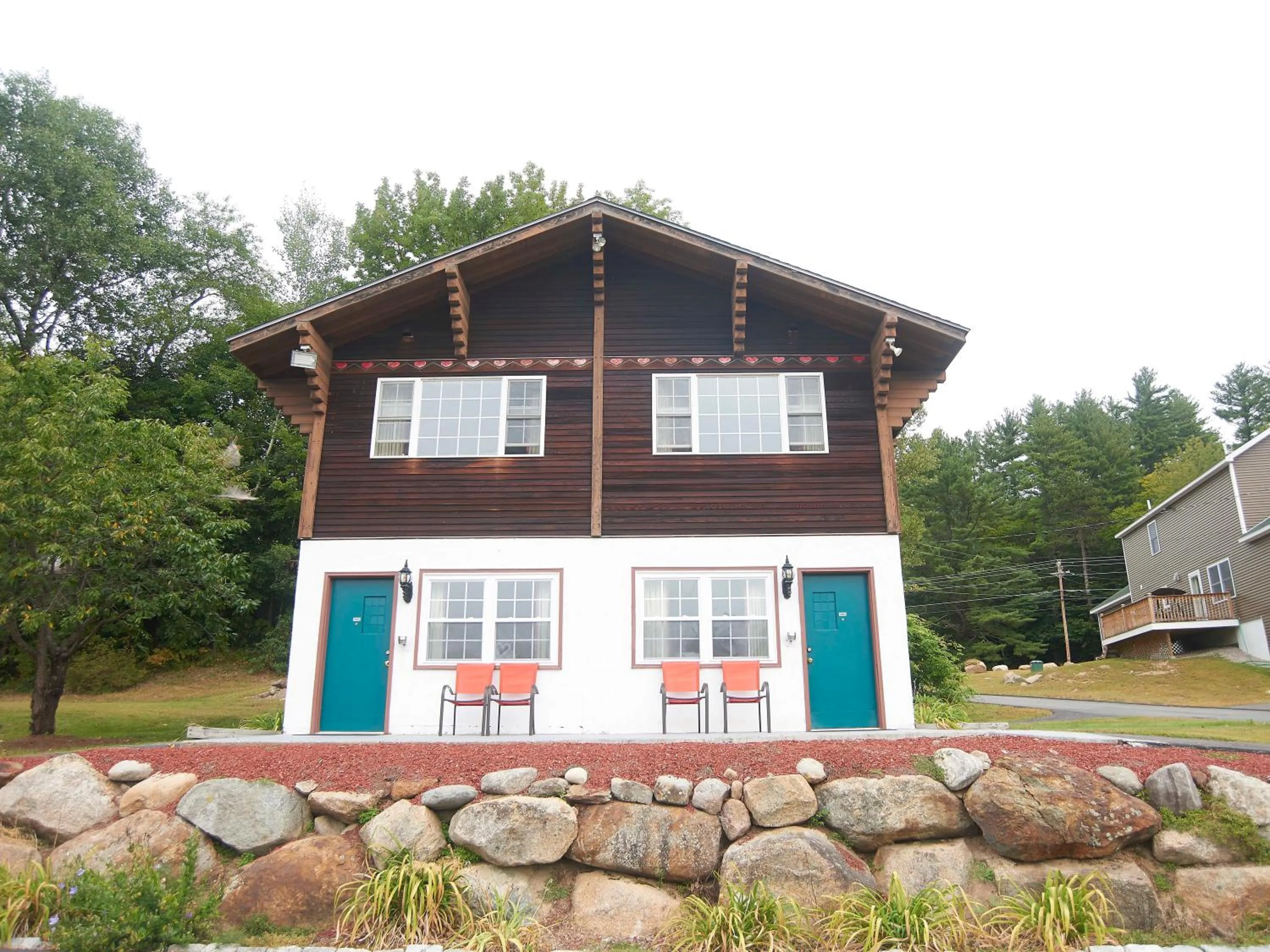 Property building in Swiss Chalets Village Inn