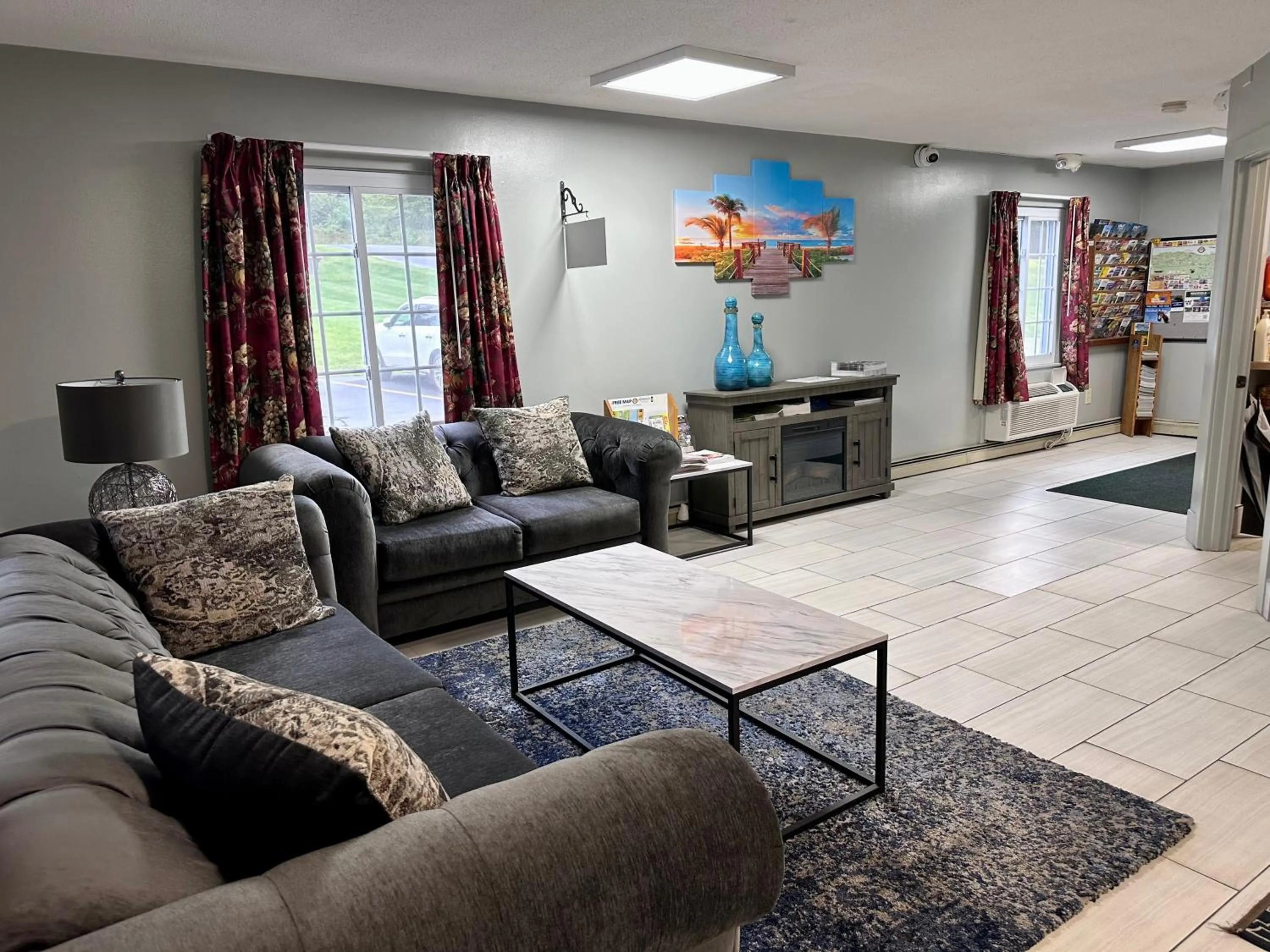 Coffee/tea facilities in Swiss Chalets Village Inn