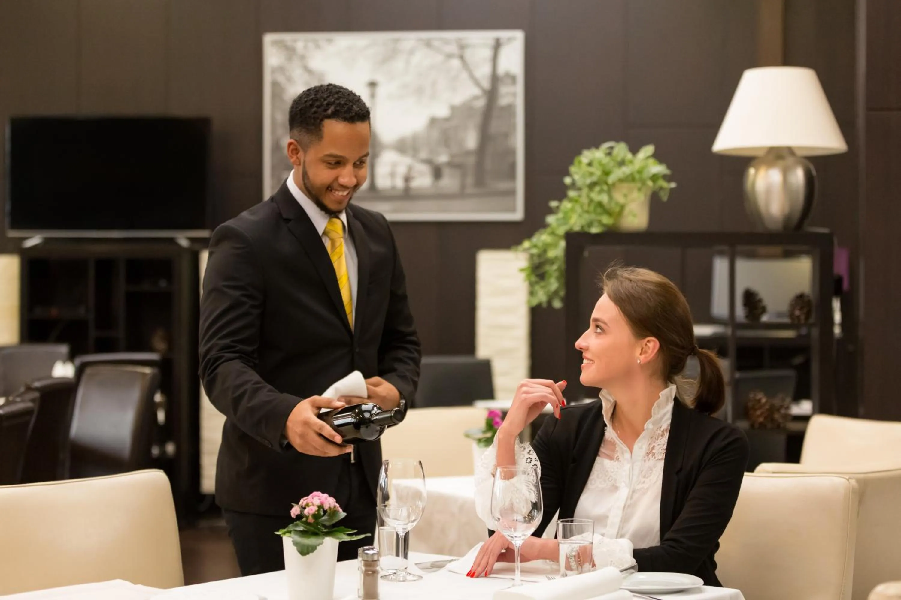 Restaurant/places to eat in College Garden Hotel