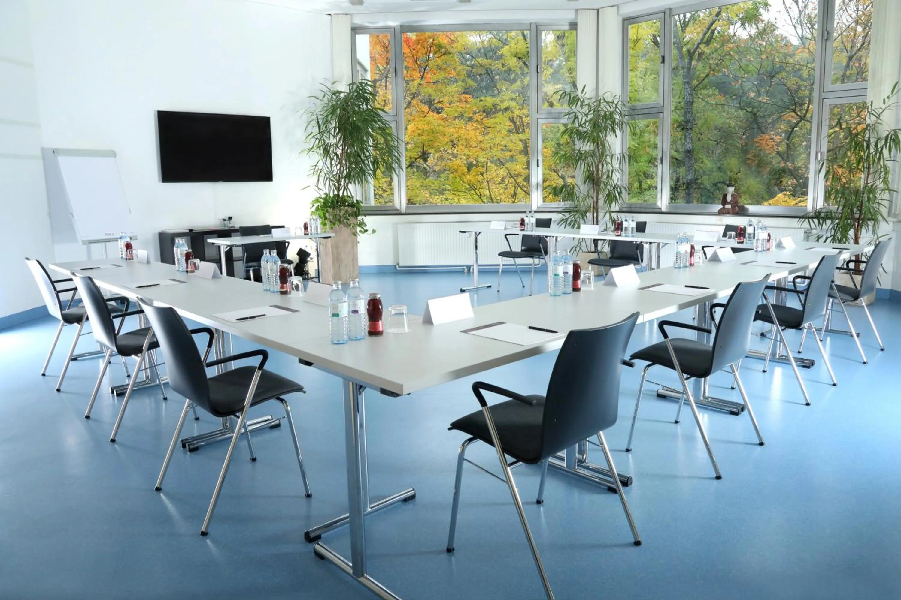 Business facilities in College Garden Hotel