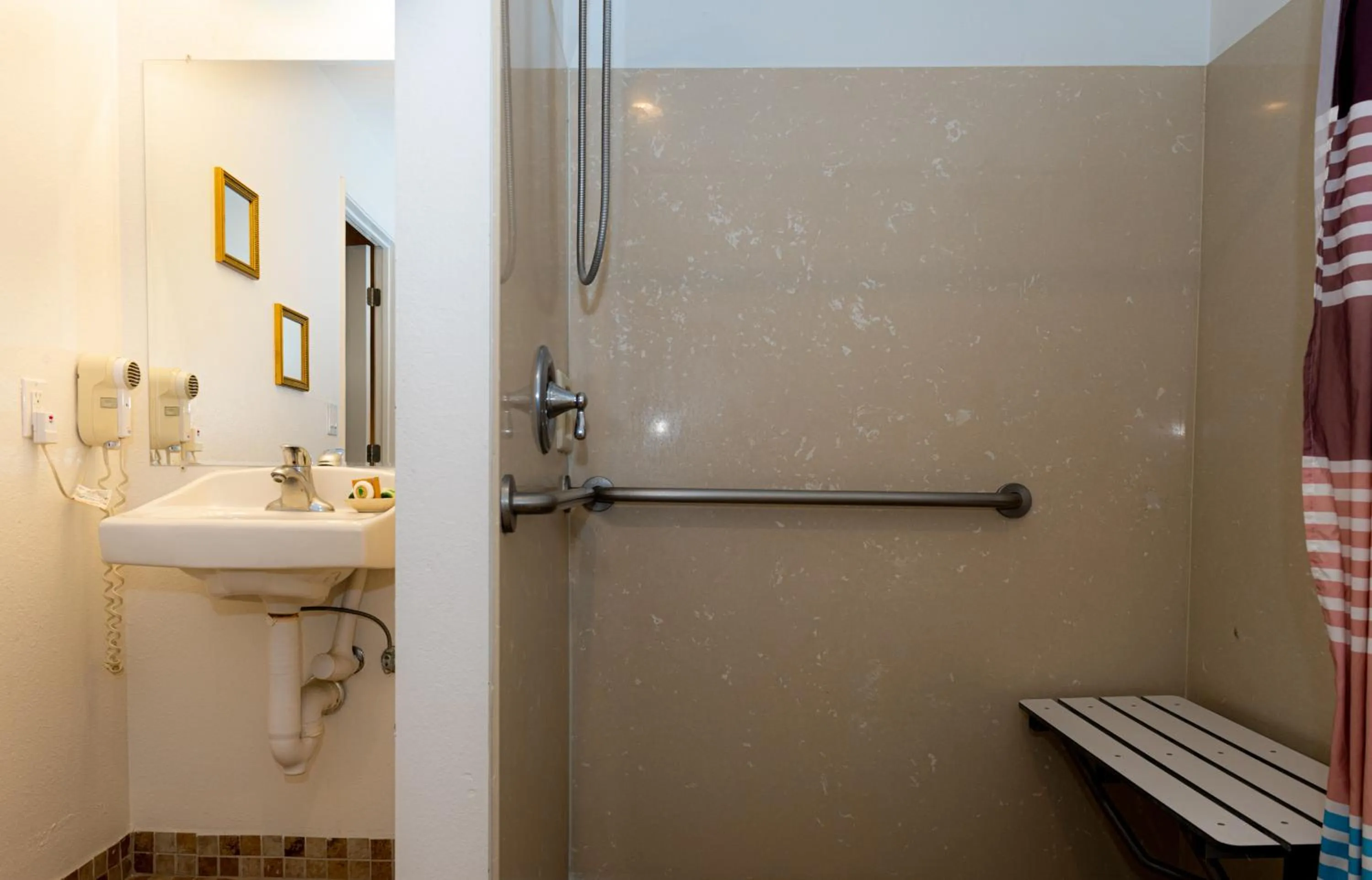 Bathroom in Granada Inn