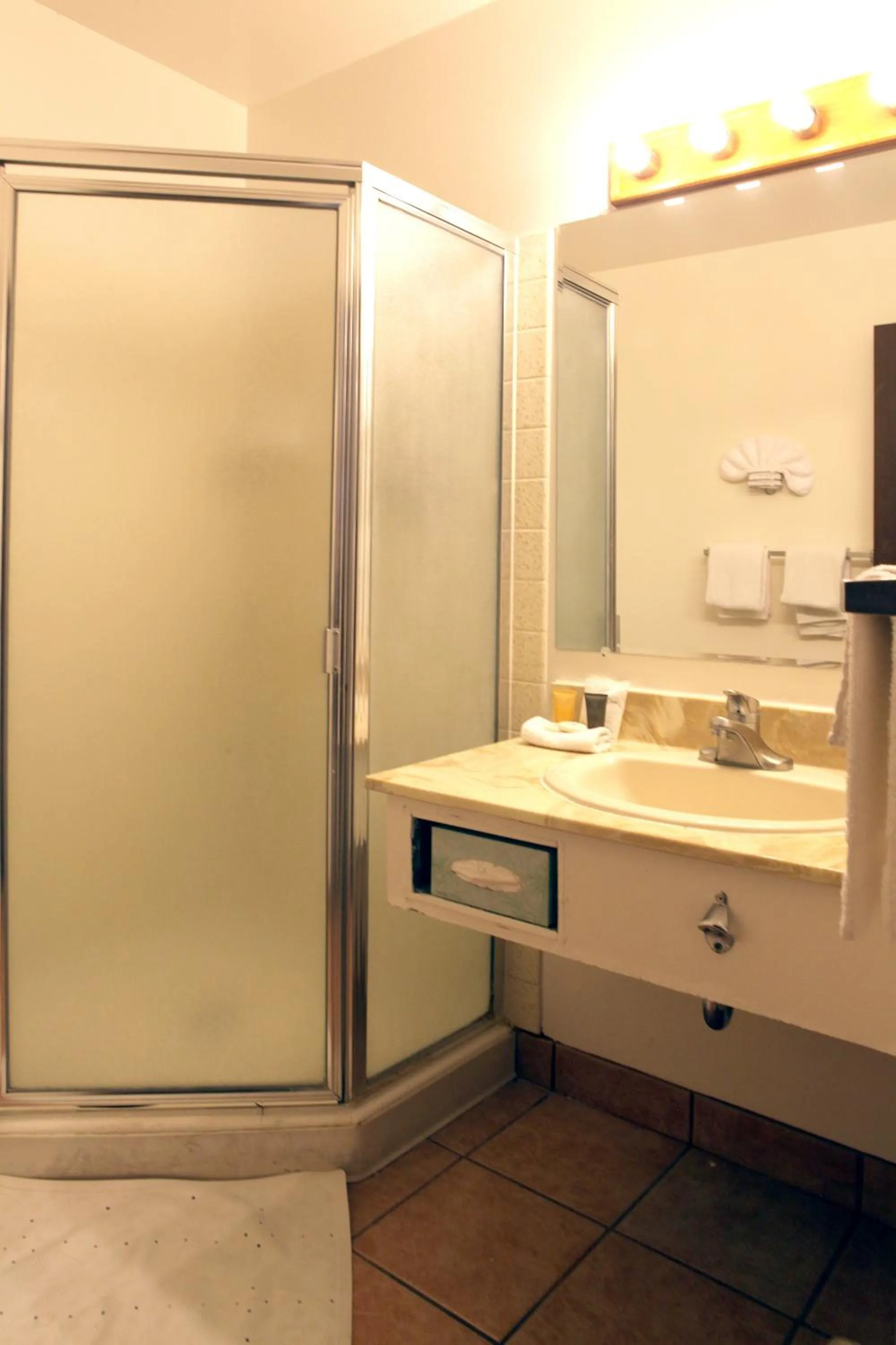 Bathroom in Granada Inn