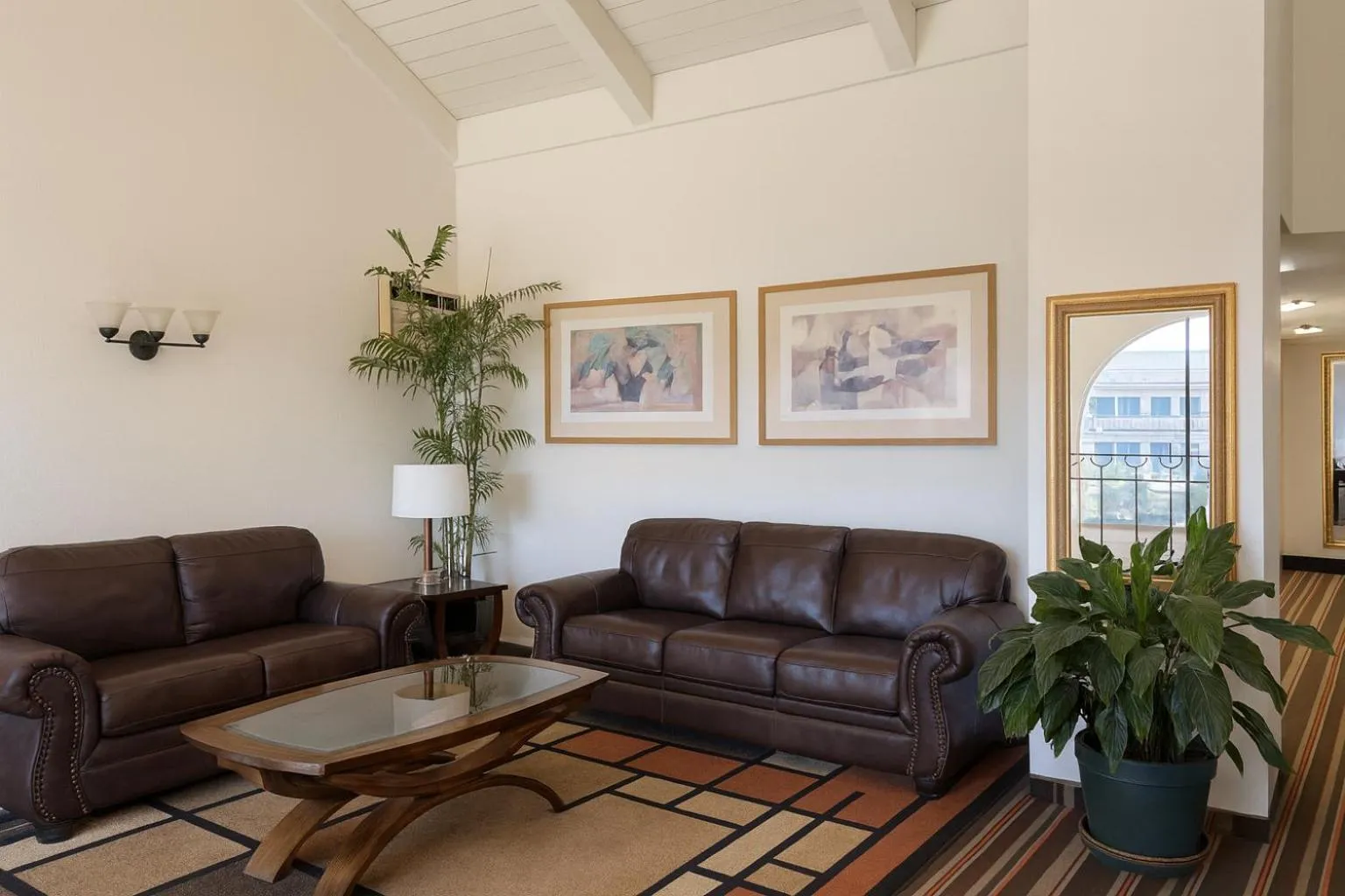 Lobby or reception in Granada Inn