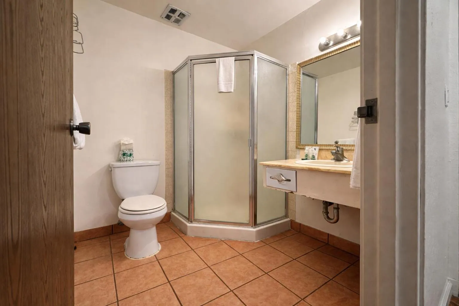 Bathroom in Granada Inn