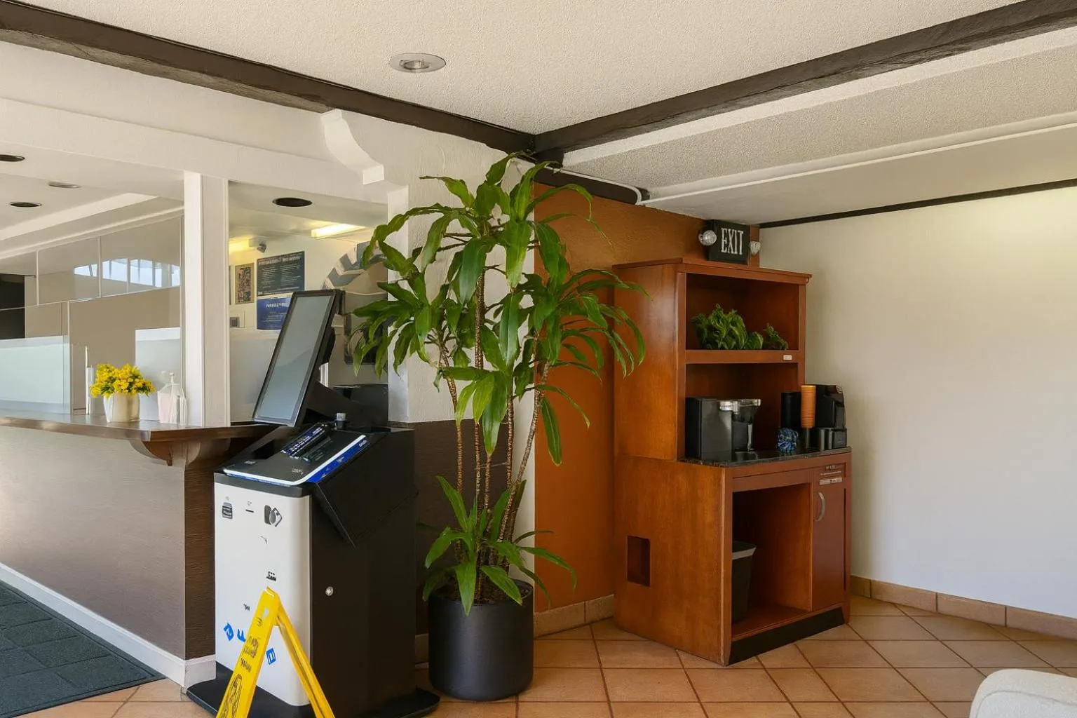 Lobby or reception in Granada Inn