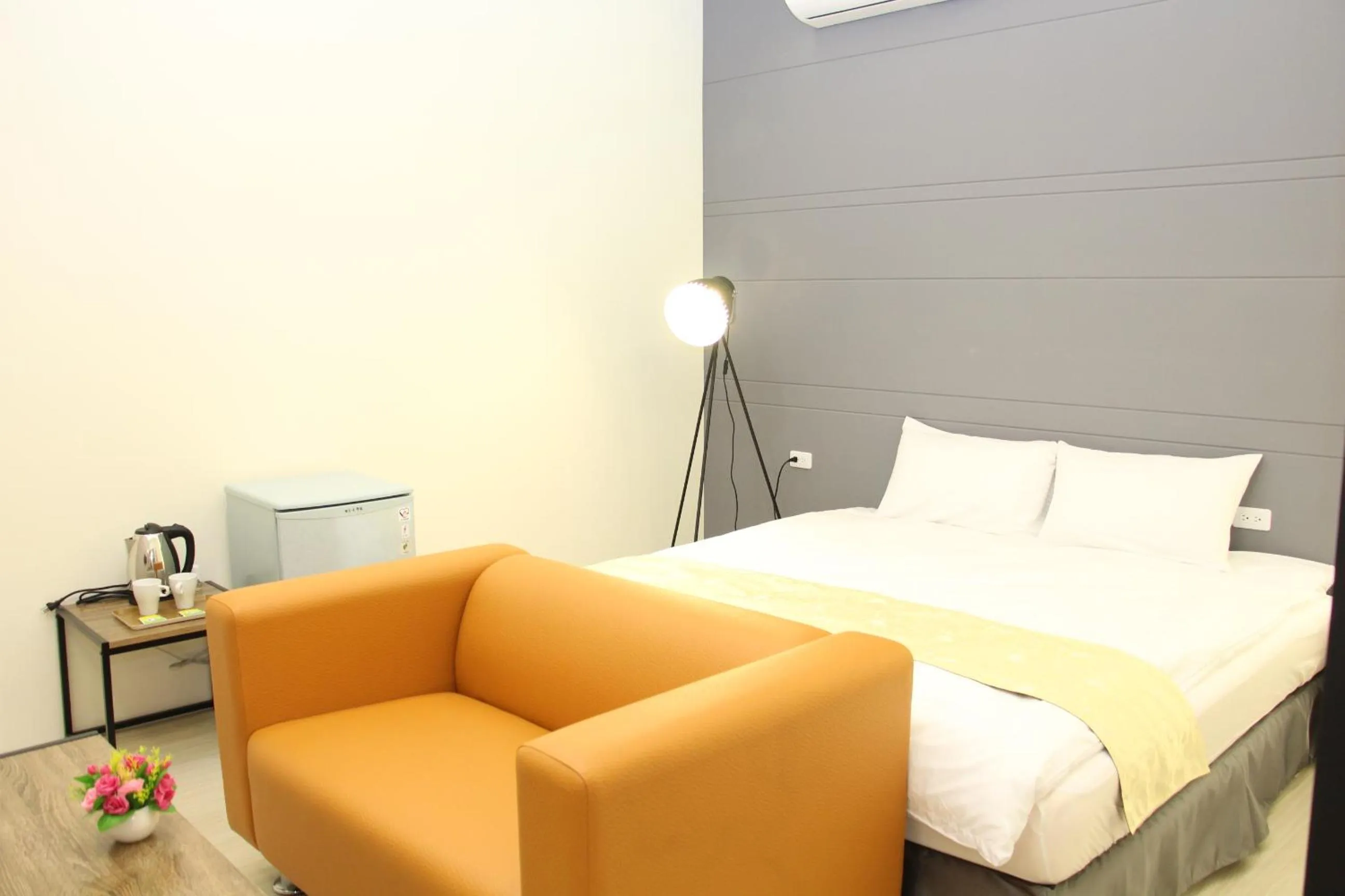 Photo of the whole room, Bed in 良辰暖居