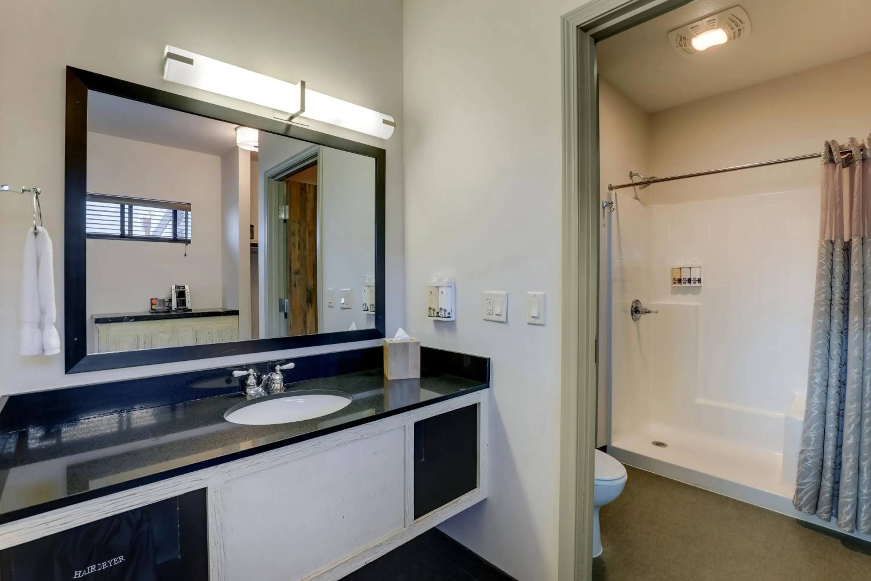 Bathroom in Stoney Creek Hotel Tulsa - Broken Arrow