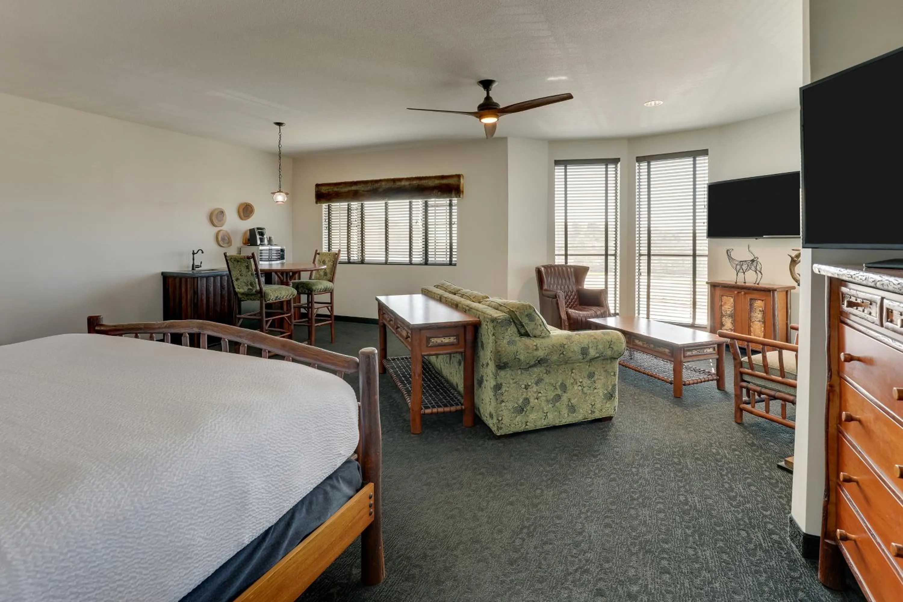 Bed in Stoney Creek Hotel Tulsa - Broken Arrow